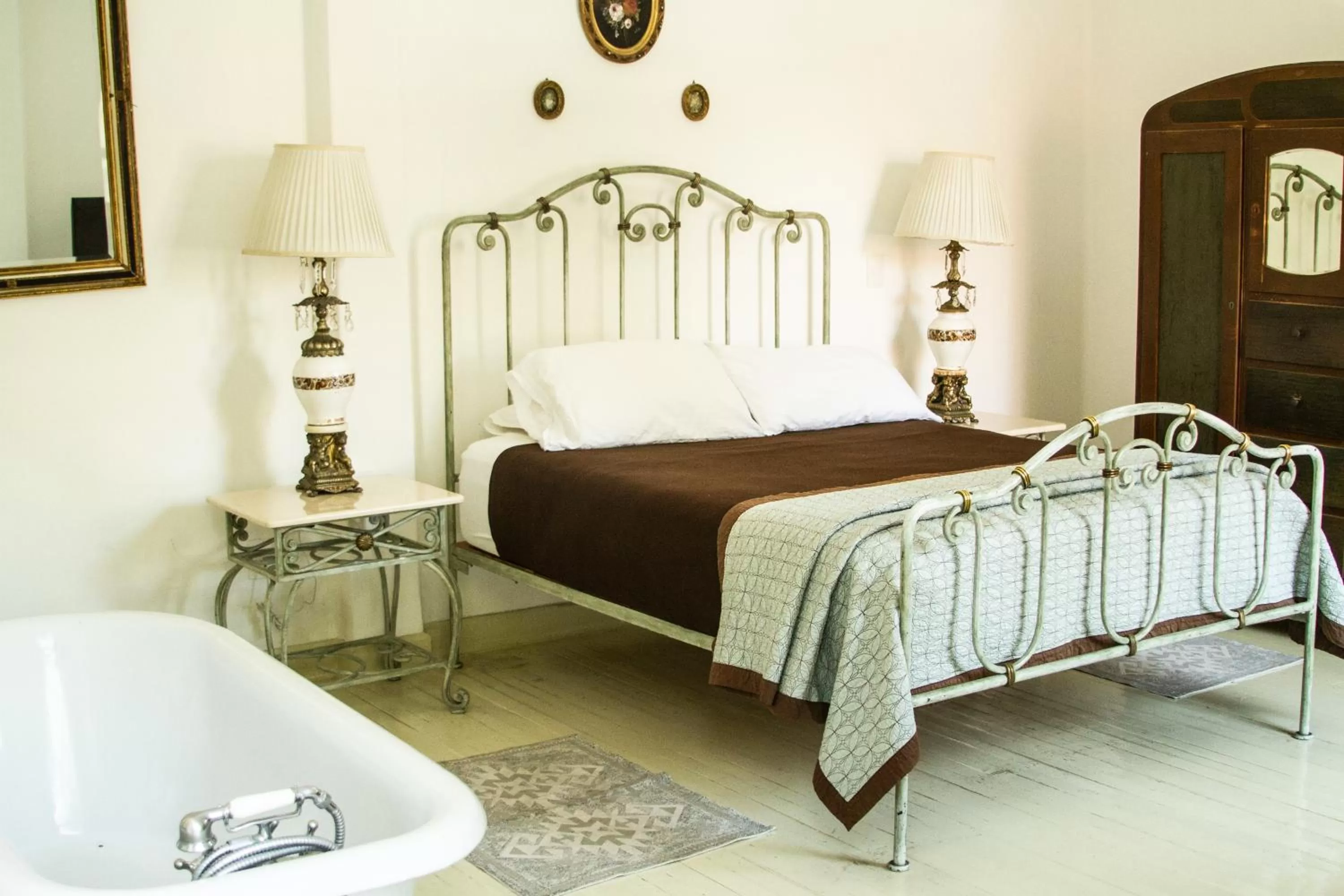 Photo of the whole room, Bed in Condesa Haus B&B