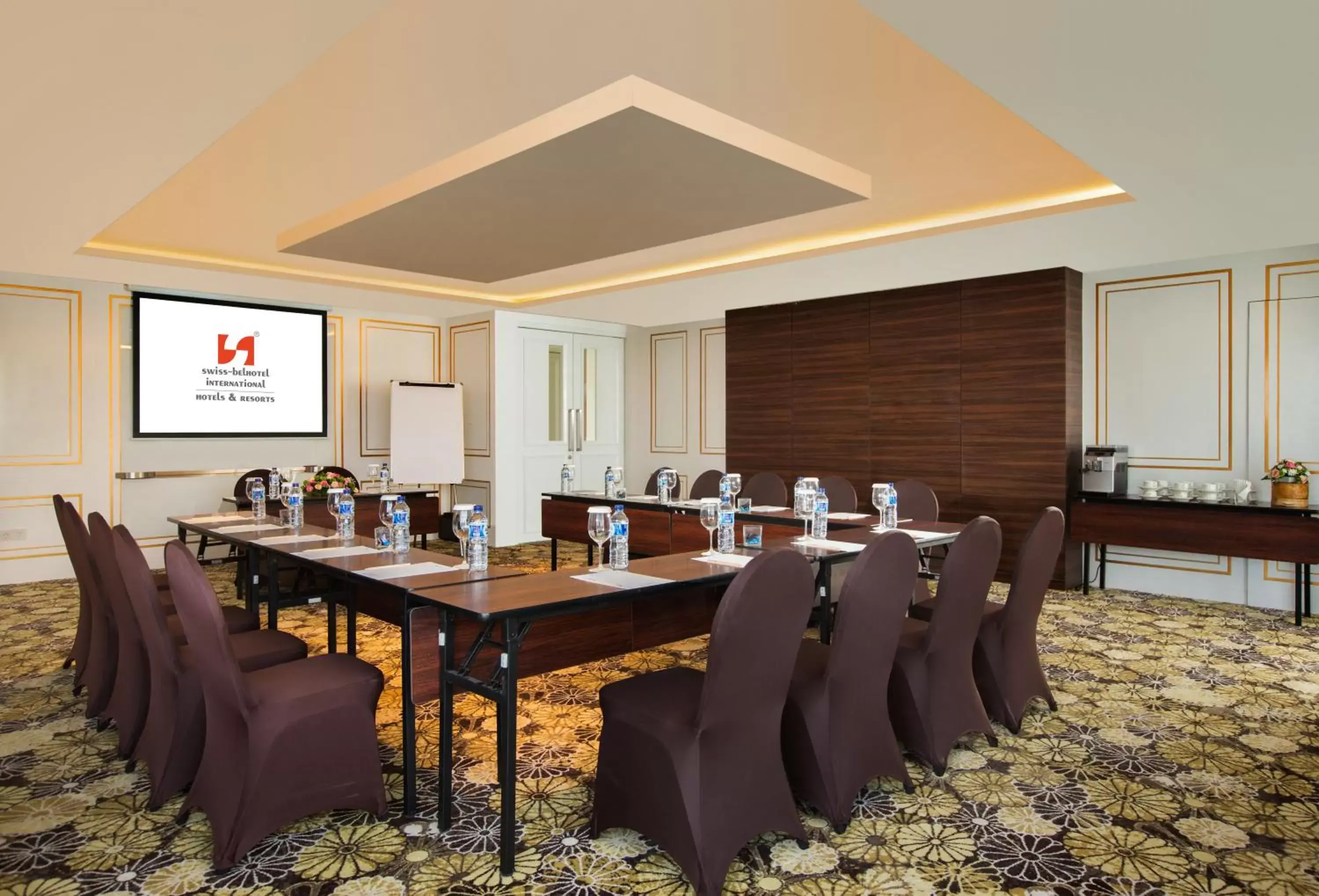 Banquet/Function facilities, Business Area/Conference Room in Swiss-Belboutique Yogyakarta