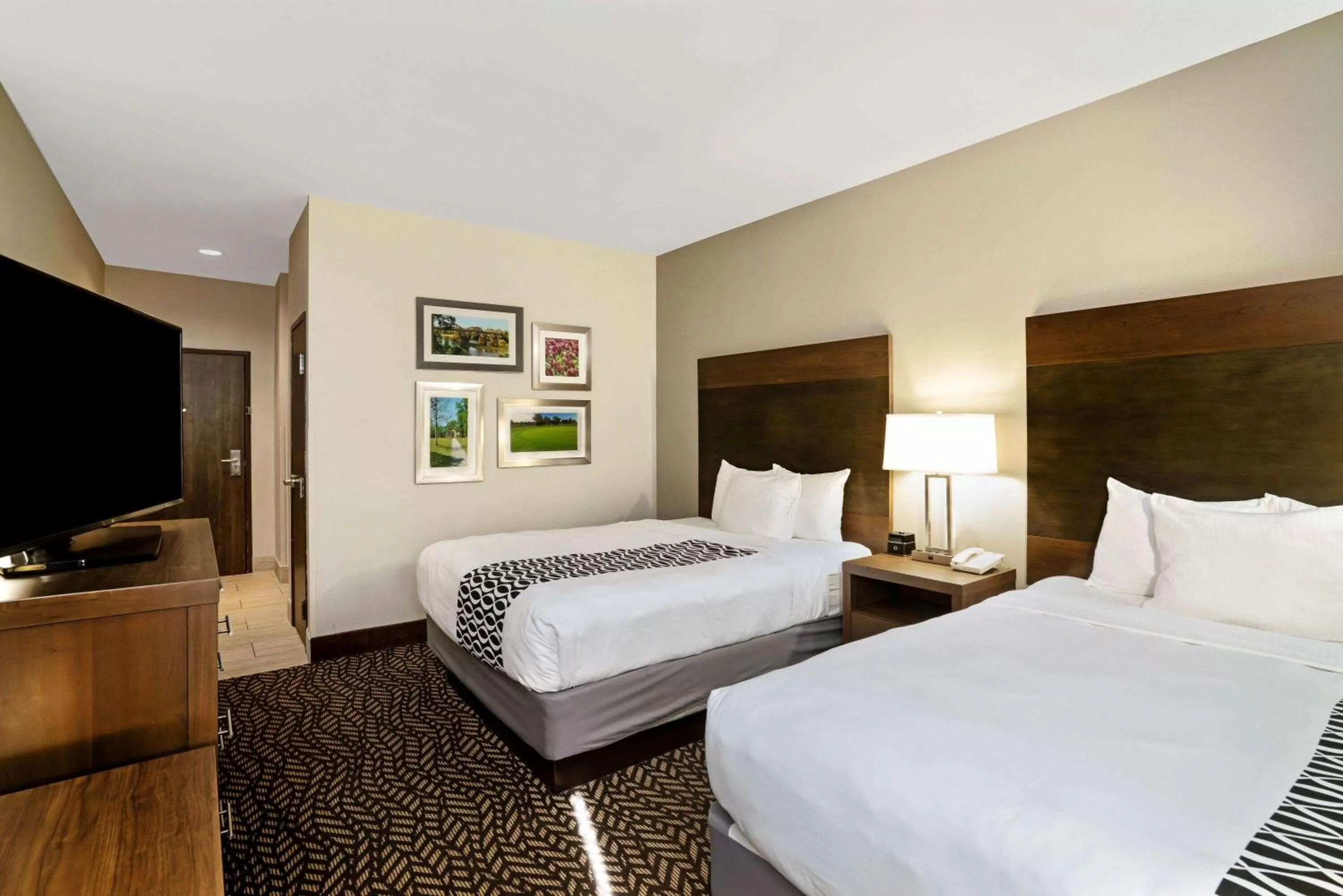 Photo of the whole room, Bed in La Quinta by Wyndham Tuscaloosa McFarland