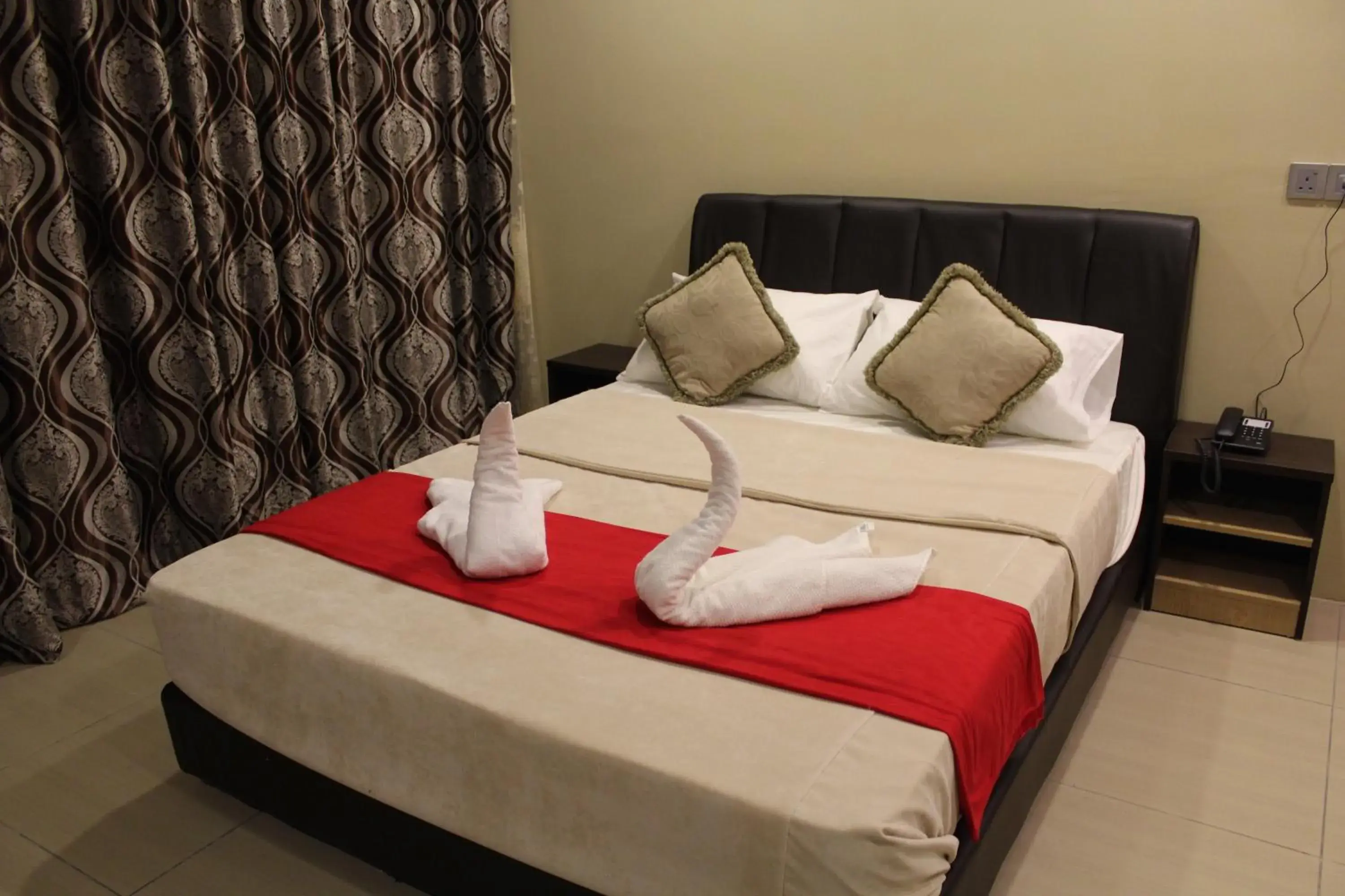 Bed, Room Photo in Sun Inns Hotel Jalan Tar