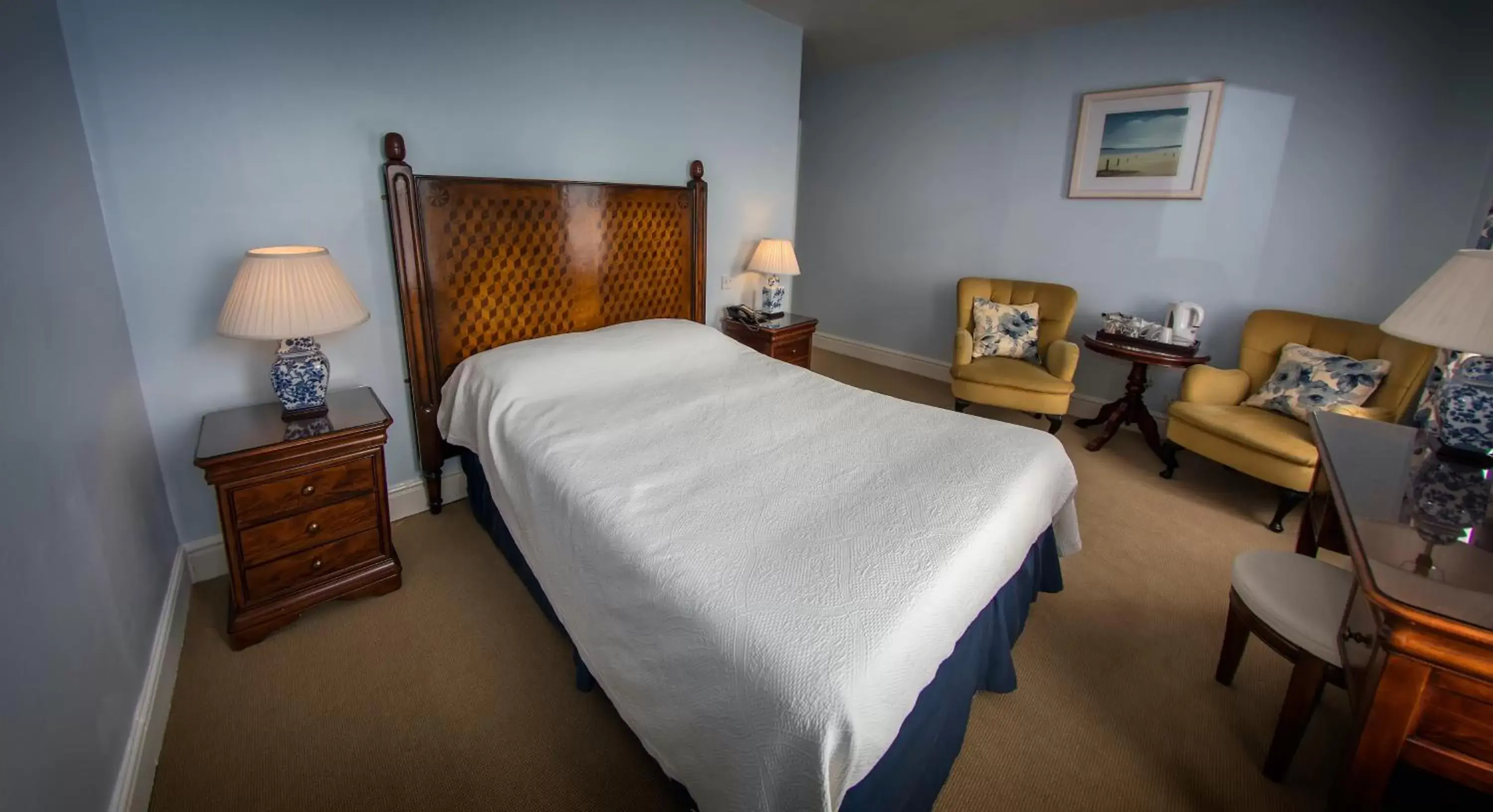 Property building, Bed in Dunoon Hotel