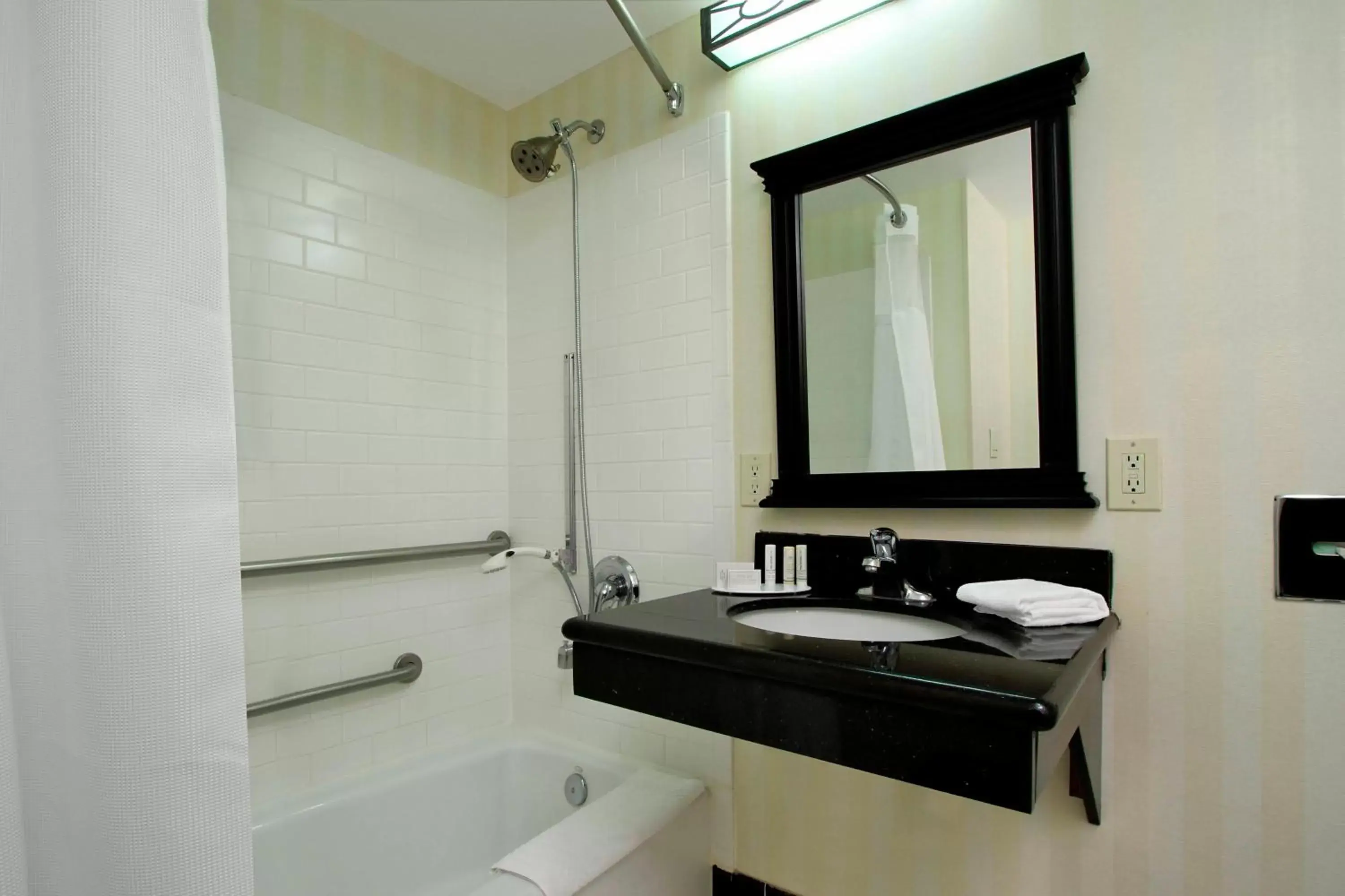 Bathroom in Fairfield Inn & Suites Fresno Clovis