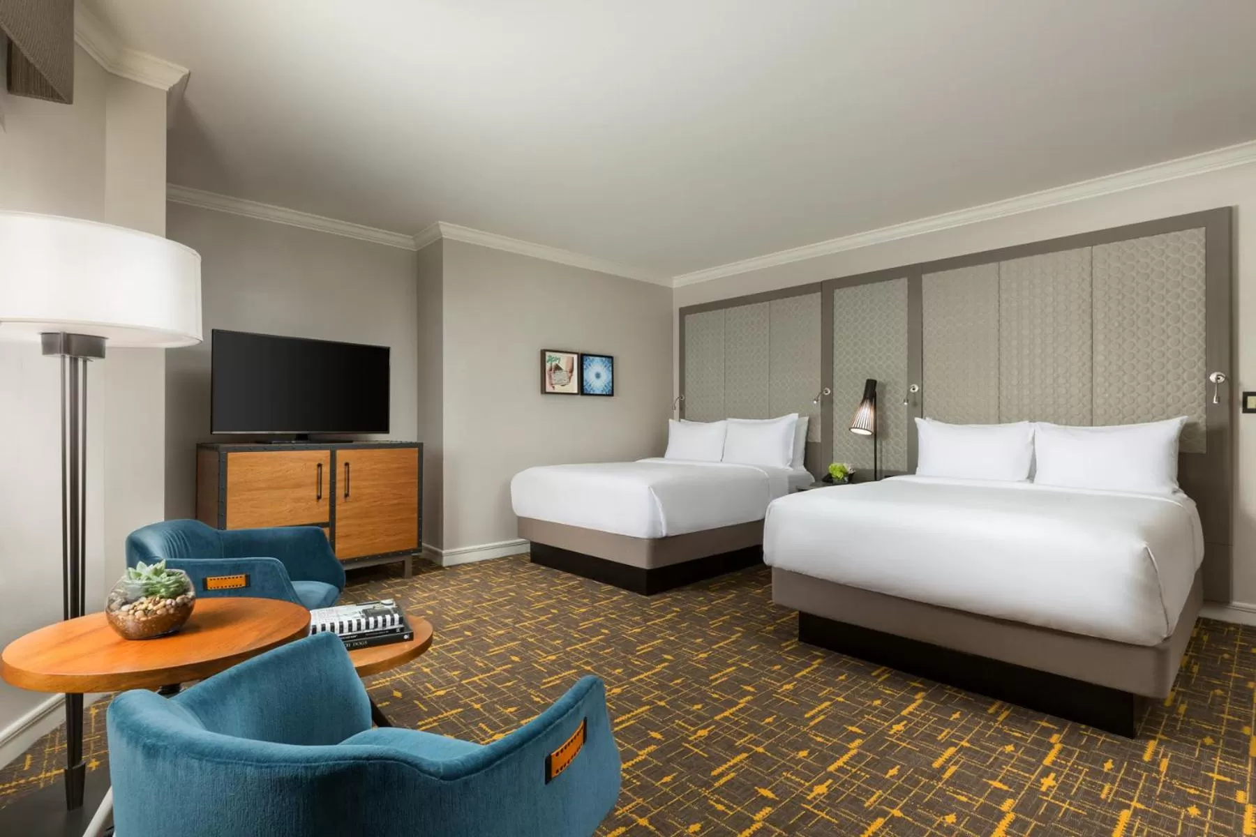 Photo of the whole room, Bed in Stanford Court San Francisco