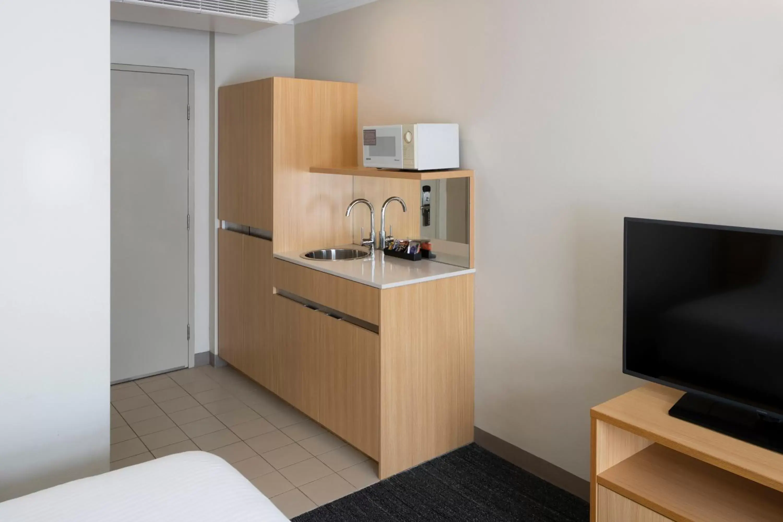 Kitchen or kitchenette, Kitchen/Kitchenette in Mercure Sydney Blacktown