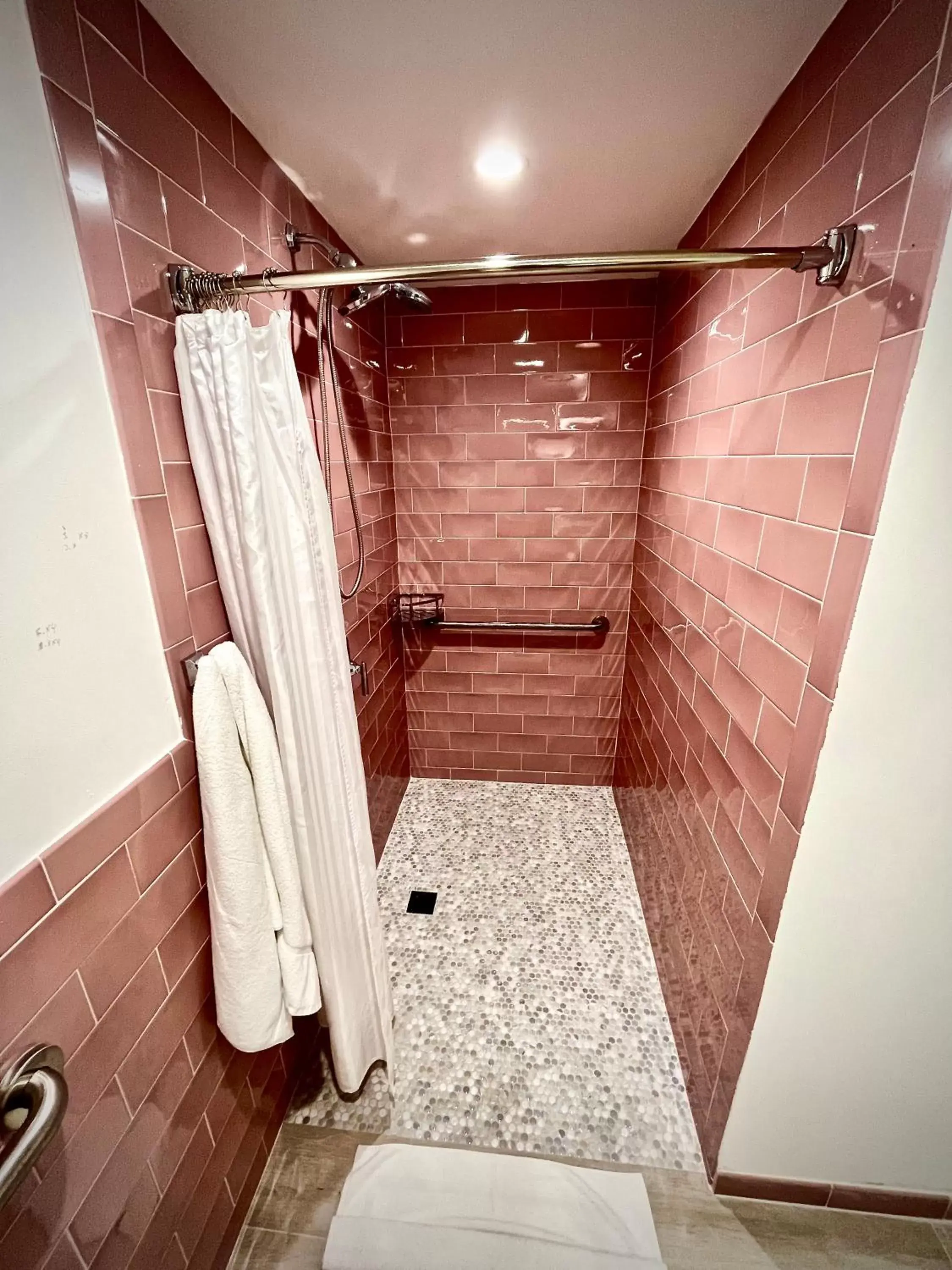 Bathroom in The New Yorker Miami Hotel