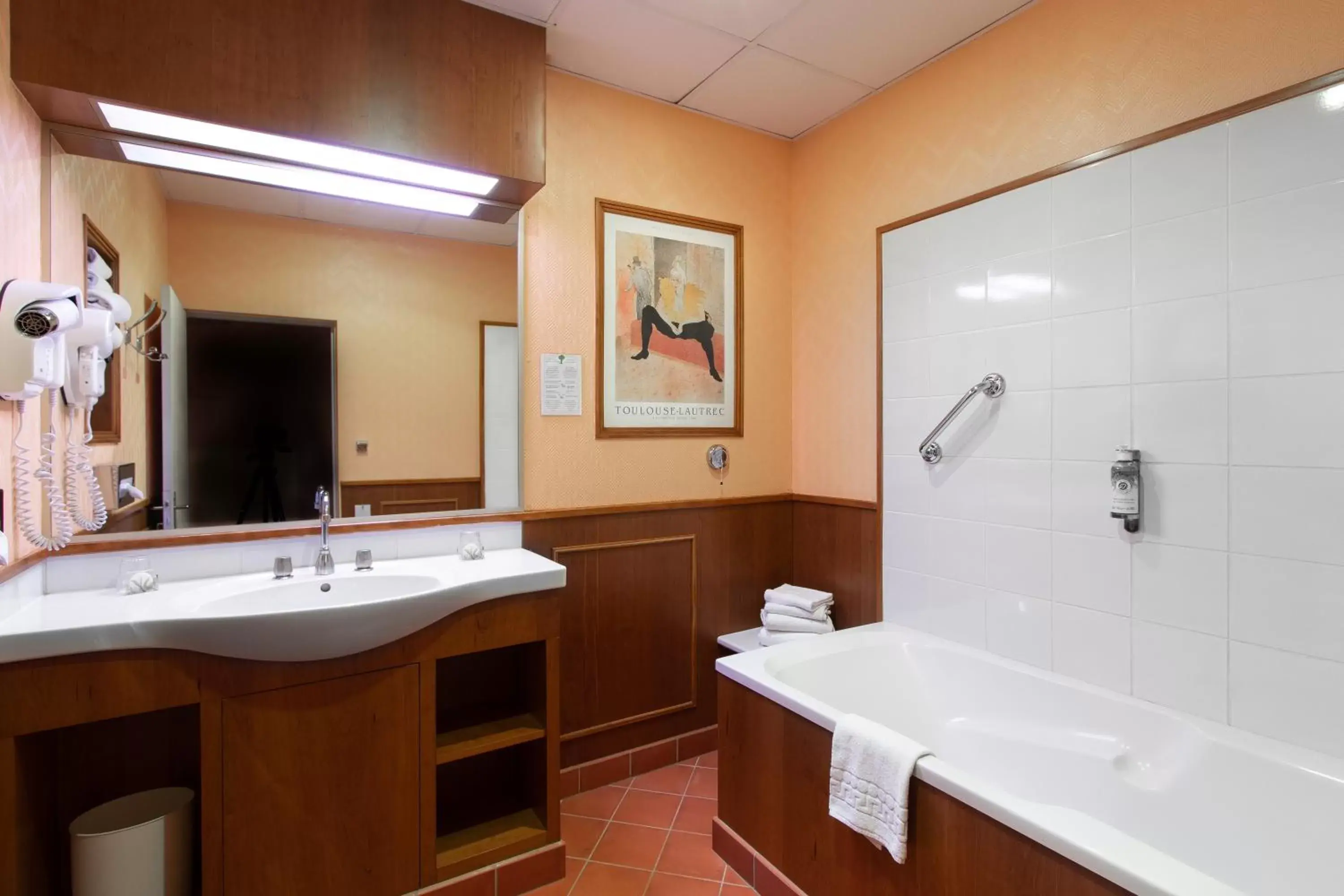Bathroom in Hotel De La Paix