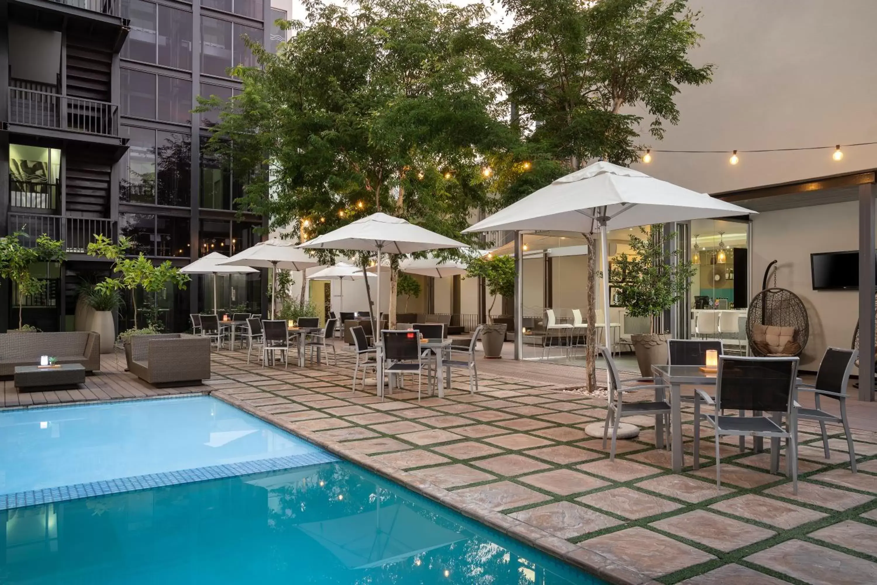 Restaurant/places to eat, Swimming Pool in Protea Hotel by Marriott Upington