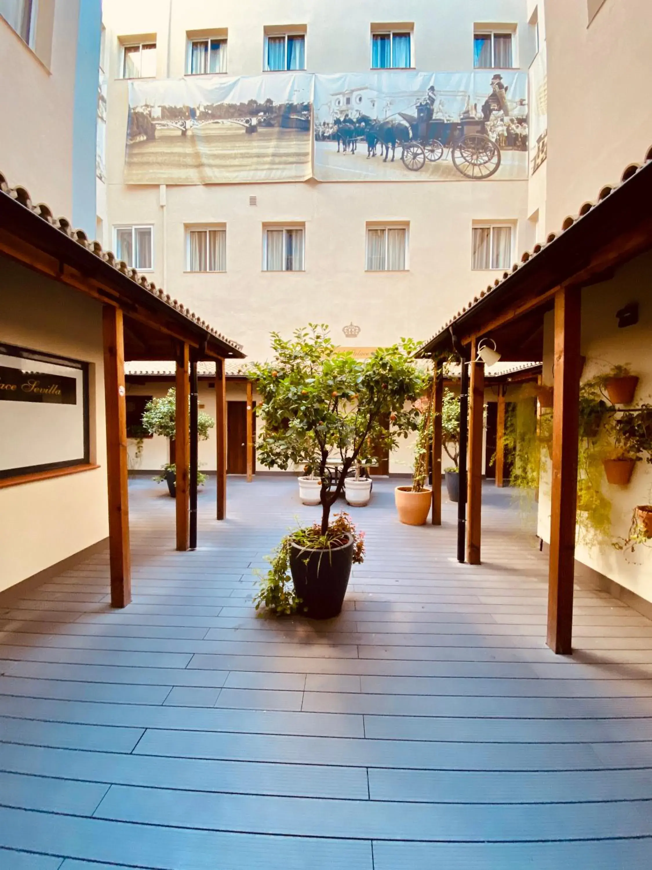 Patio in Hotel Palace Sevilla