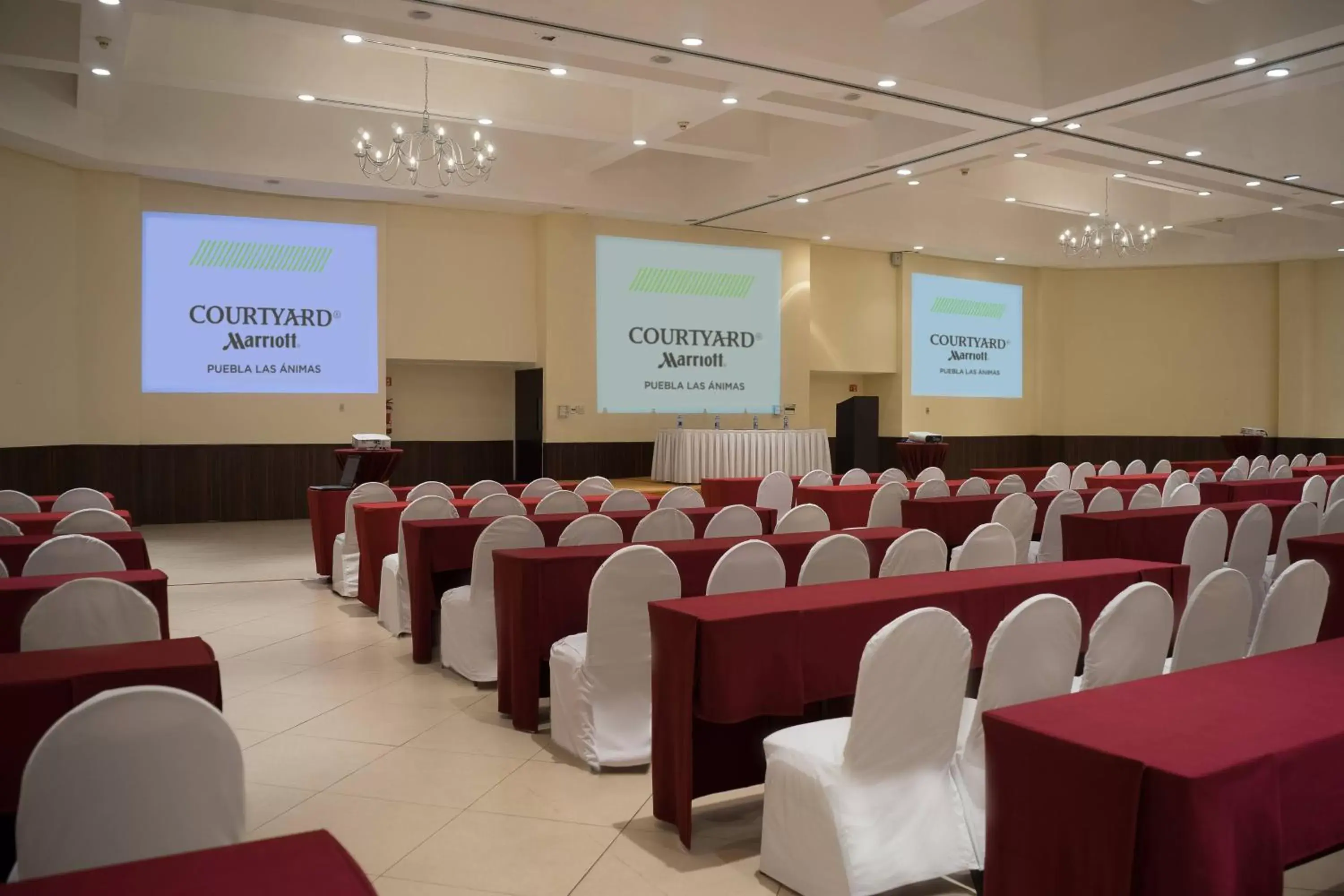 Meeting/conference room in Courtyard by Marriott Puebla Las Animas