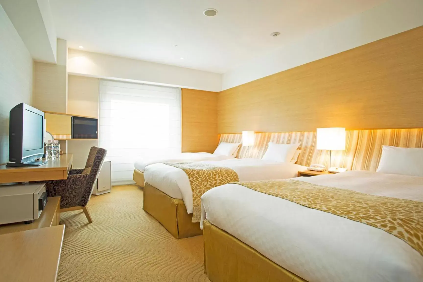 Bed in Hotel Nikko Kansai Airport - 3 mins walk to the airport