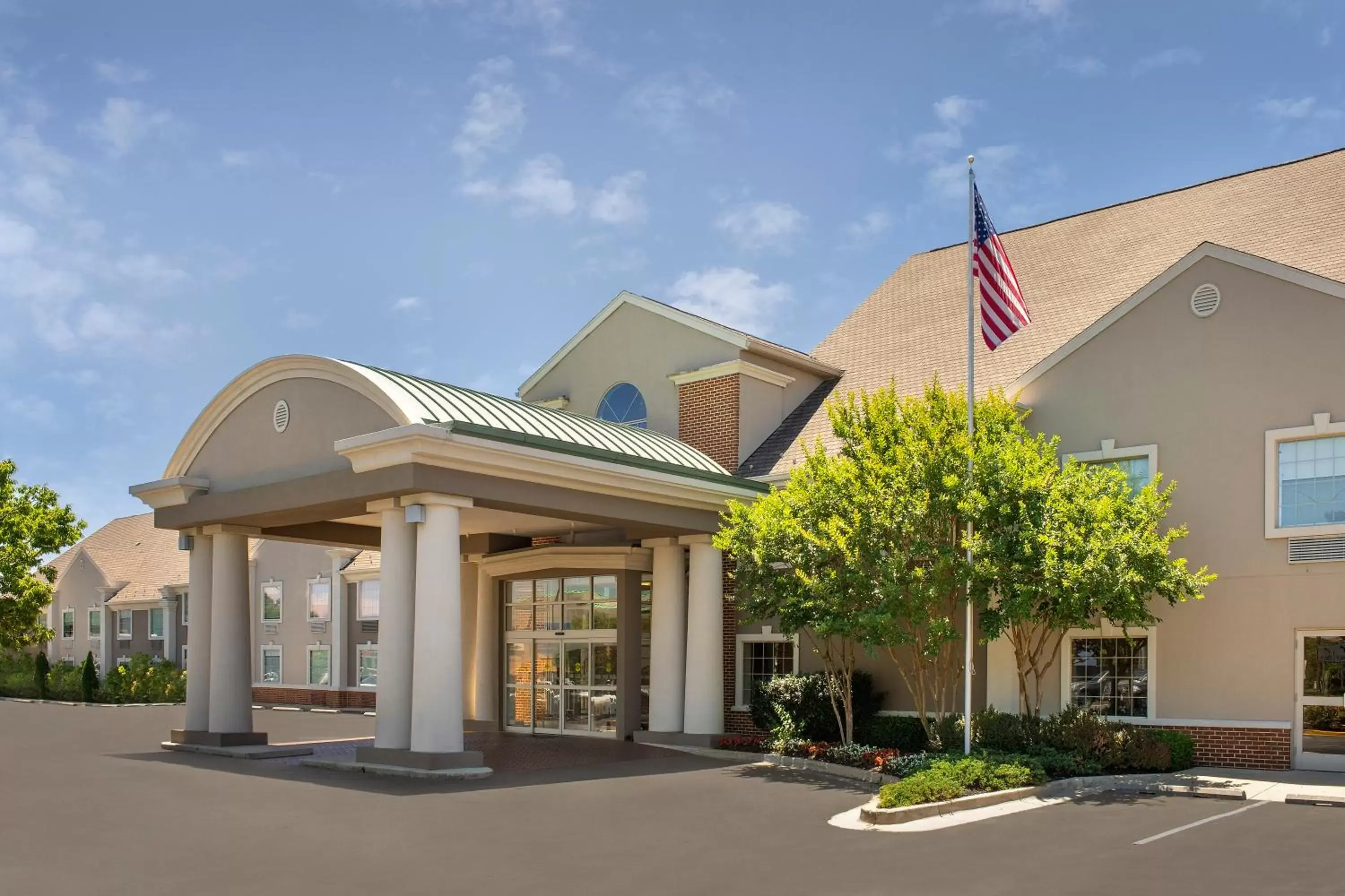 Property Building in Holiday Inn Express Hotel & Suites Annapolis, an IHG Hotel