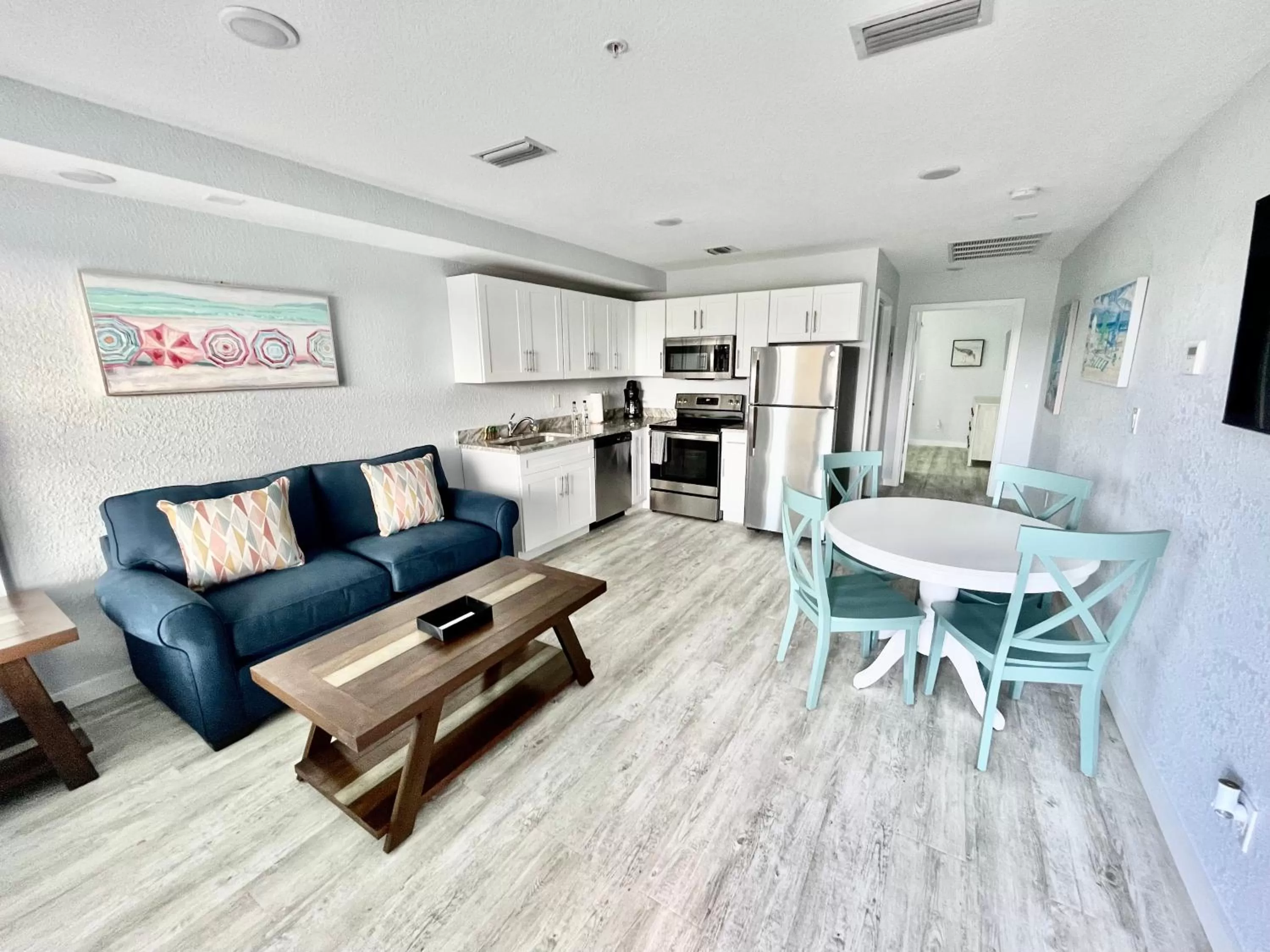 Kitchen or kitchenette in Vistalmar Beach Resort