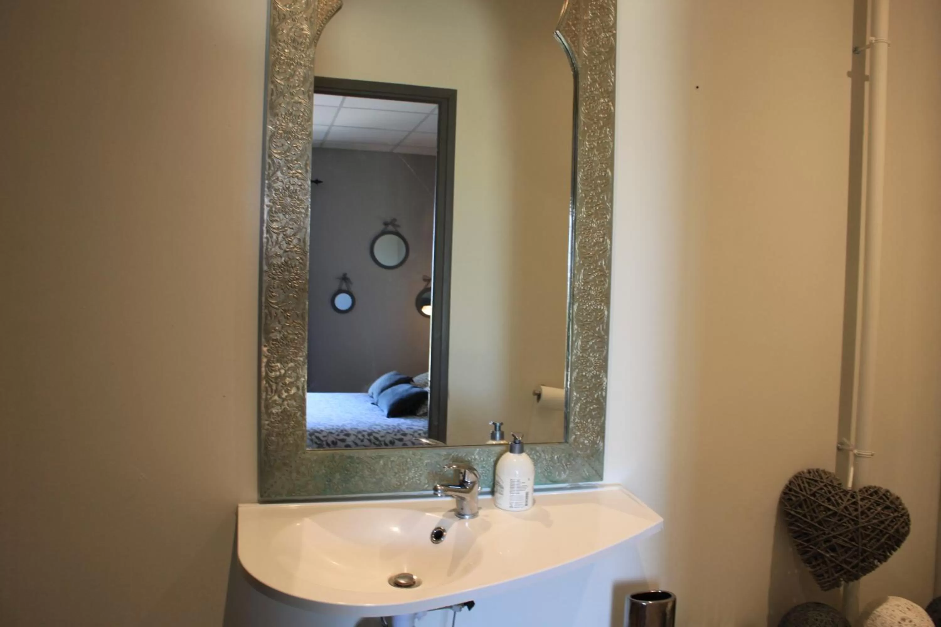 Bathroom in Appart'Hôtel Auxerre