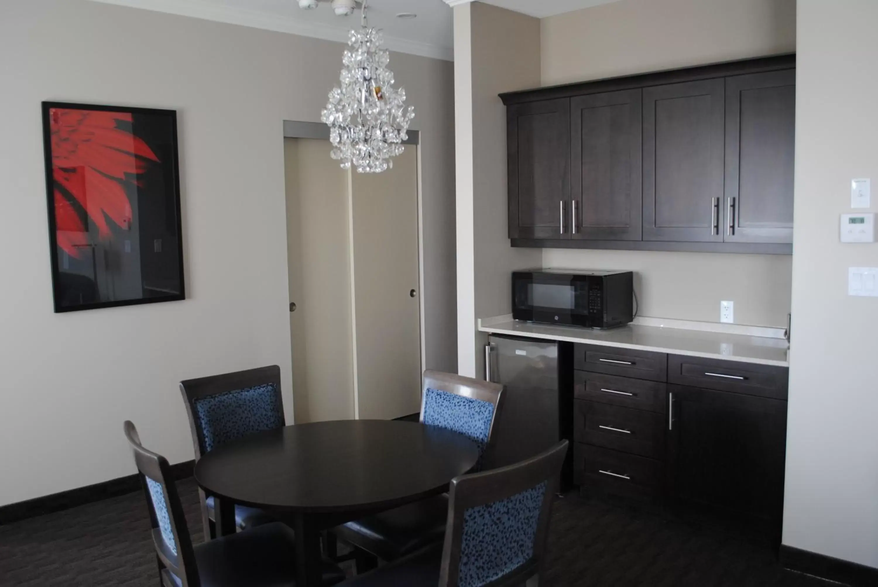 Dining Area in Days Inn & Suites by Wyndham Lindsay
