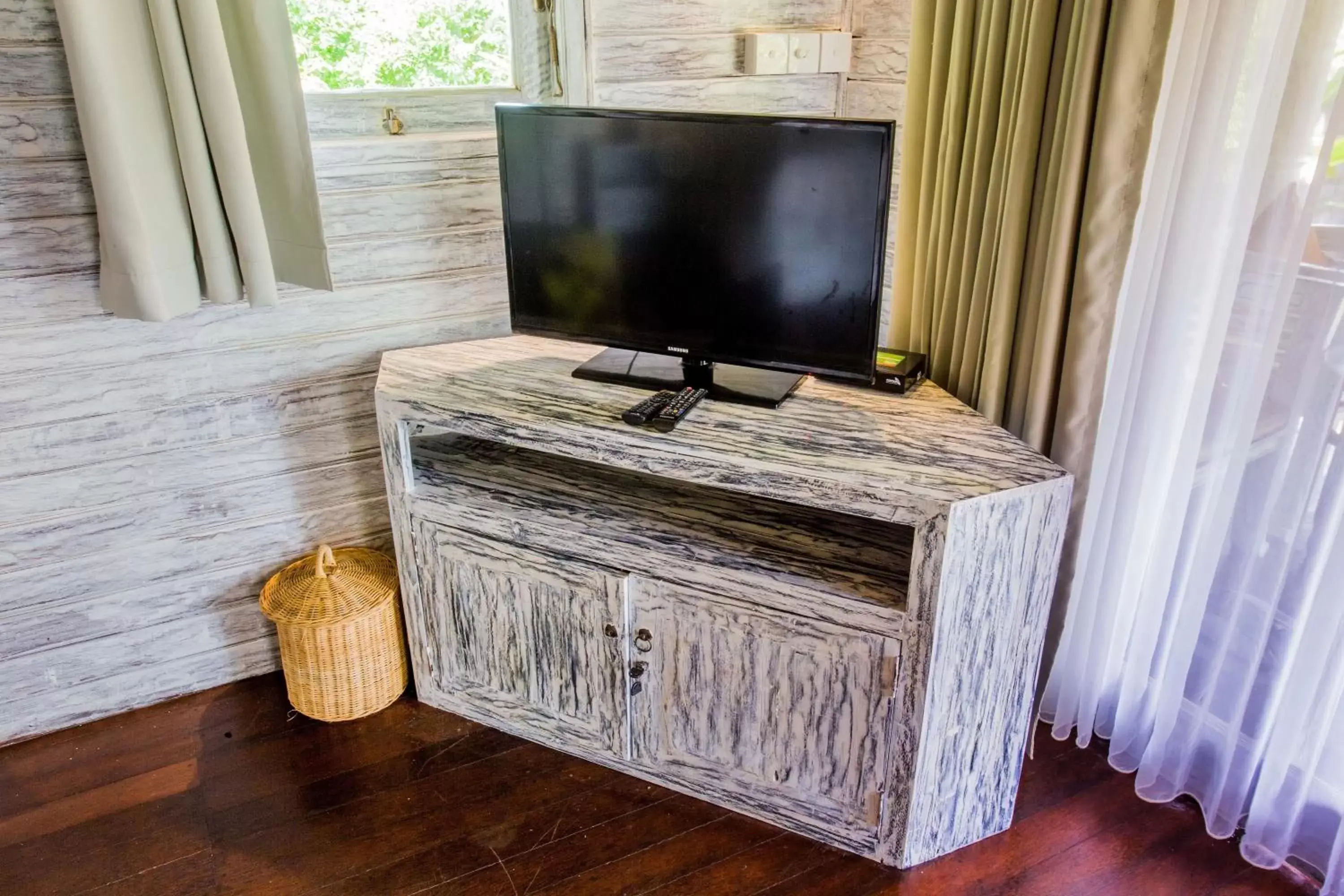 TV/Entertainment Center in Bay Shore Huts