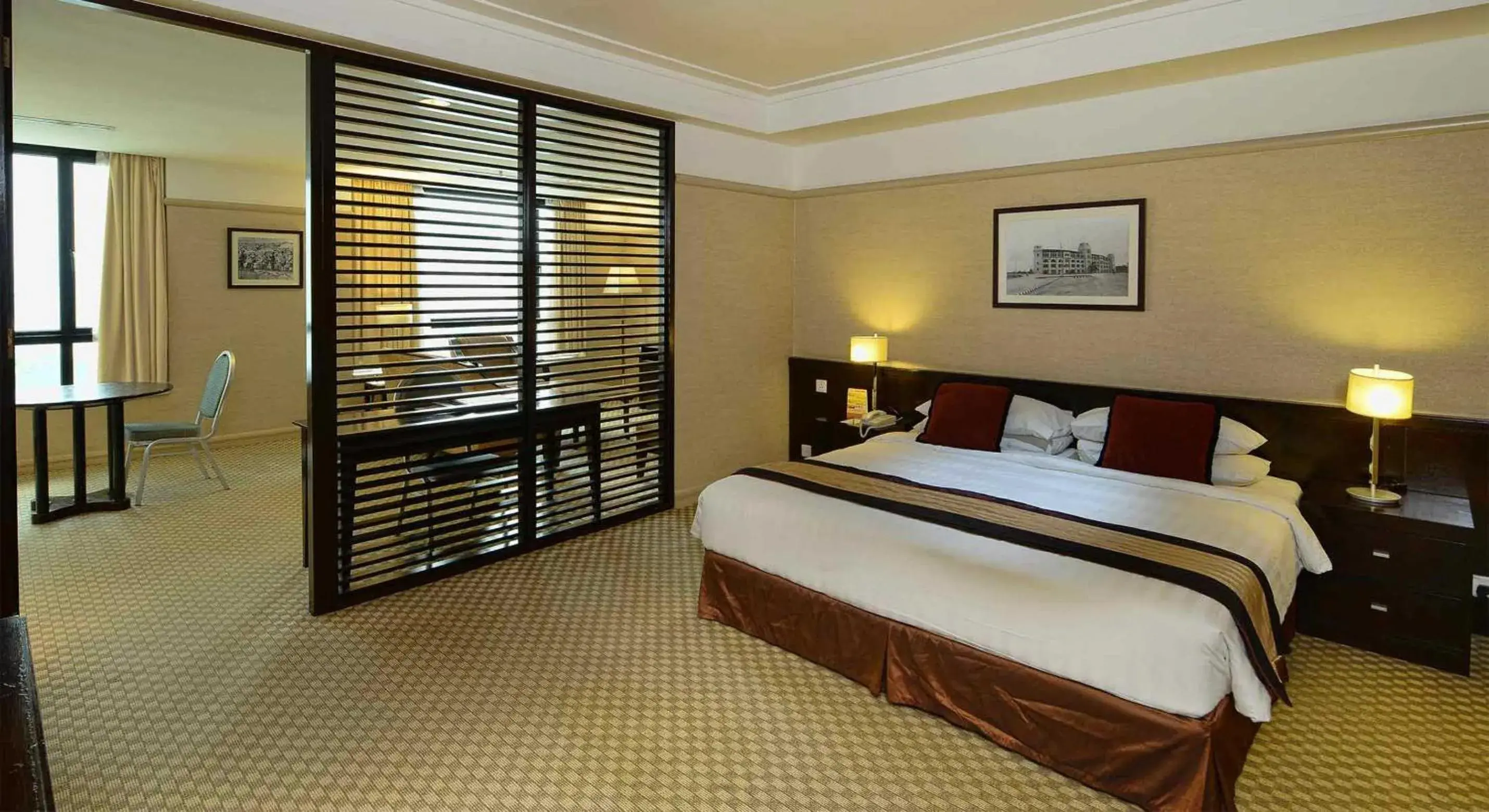 Bedroom, Bed in Pacific Regency Hotel Suites