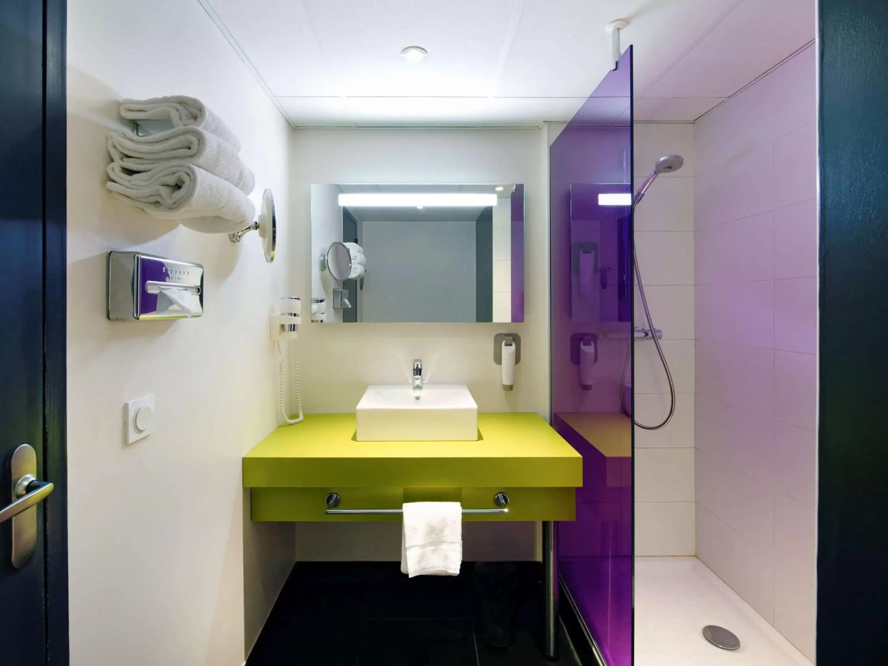 Photo of the whole room, Bathroom in ibis Styles Chalon sur Saône