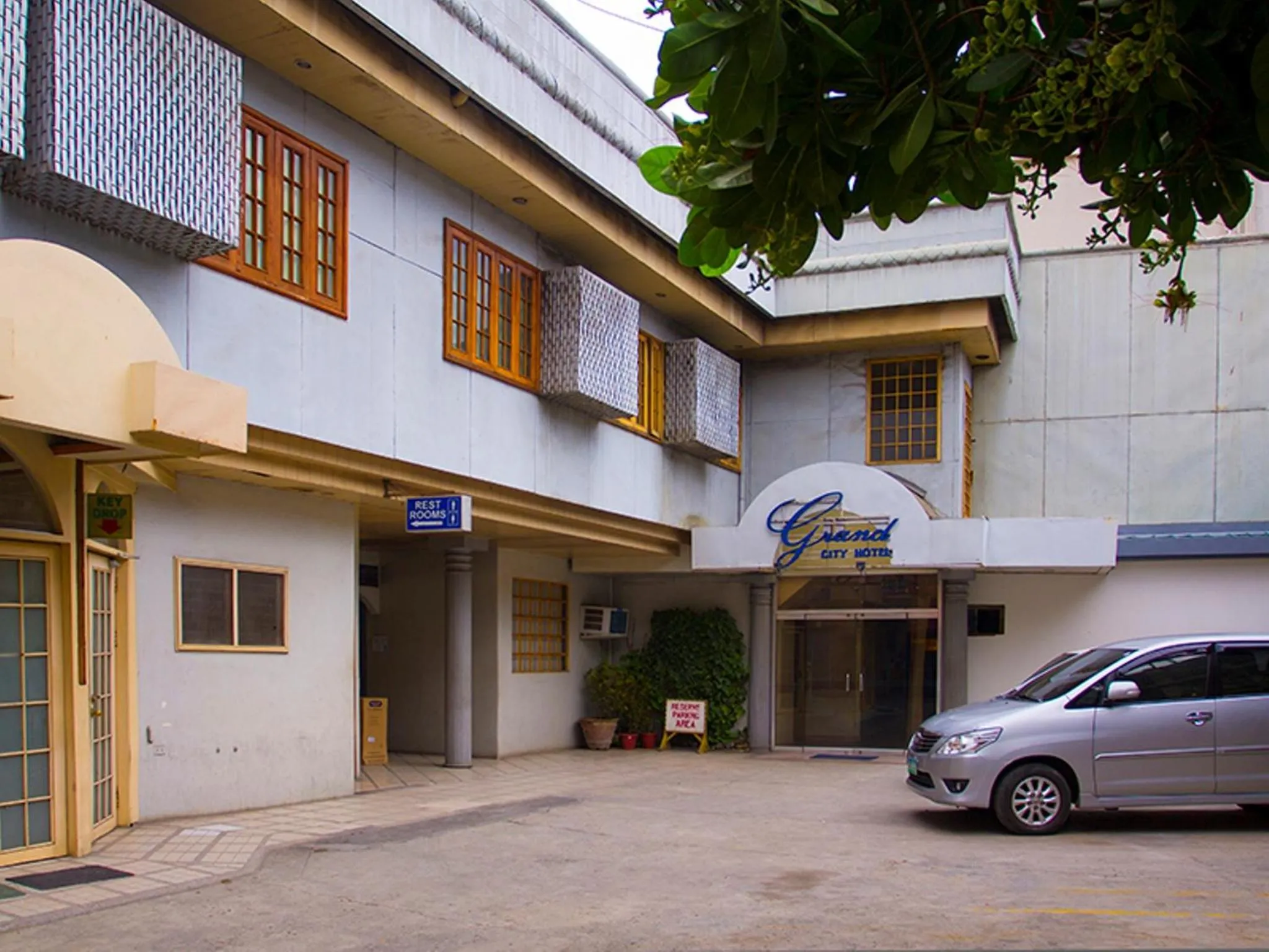 Area and facilities in Grand City Hotel Inc.