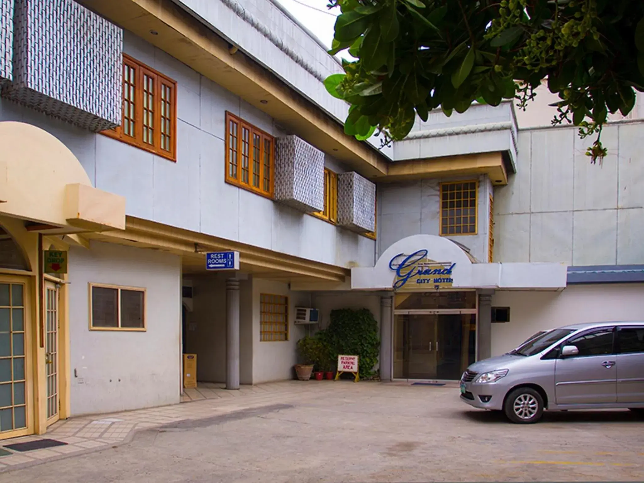 Area and facilities, Property Building in Grand City Hotel