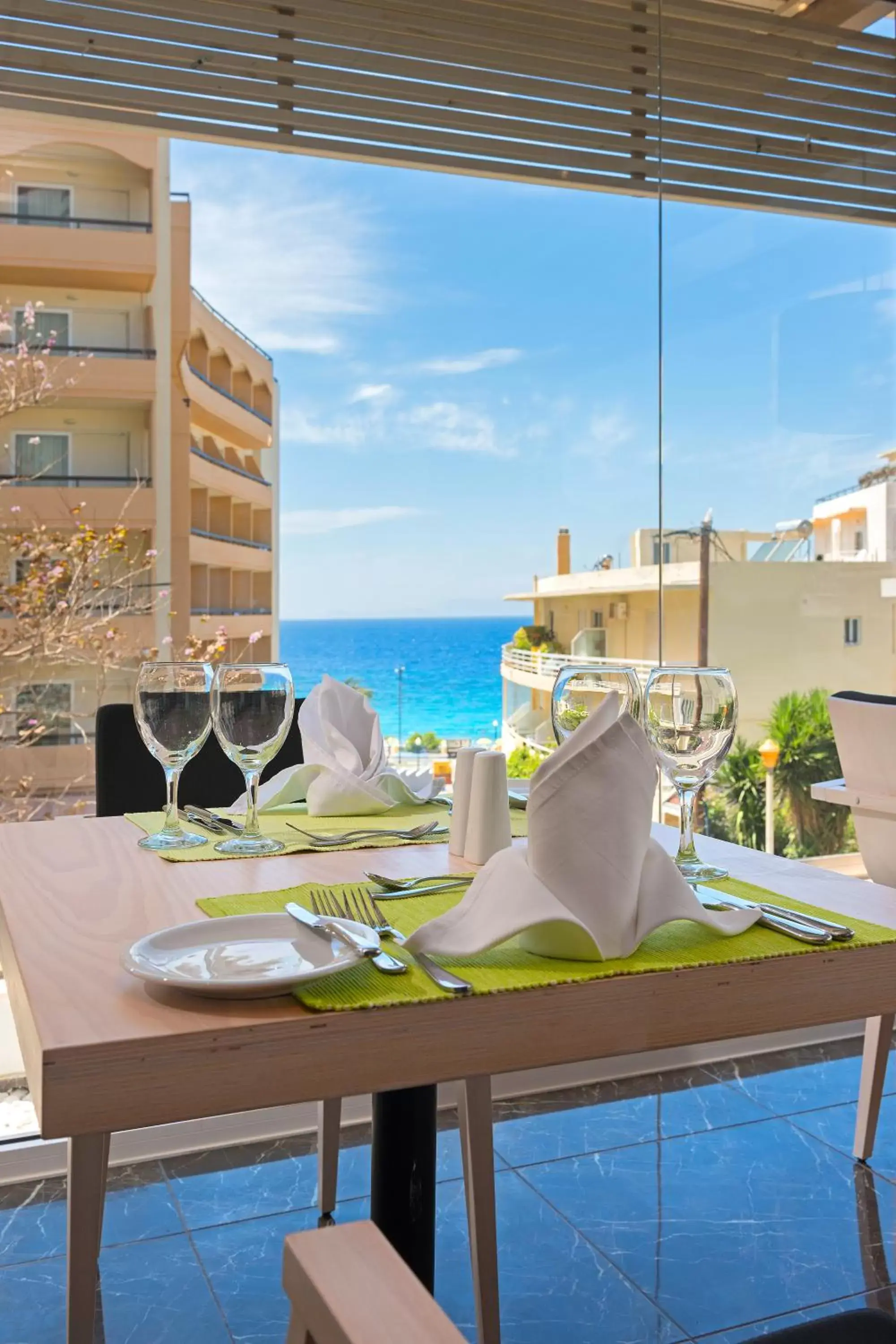 Restaurant/places to eat in Semiramis City Hotel Restaurant/places to eat in Semiramis City Hotel