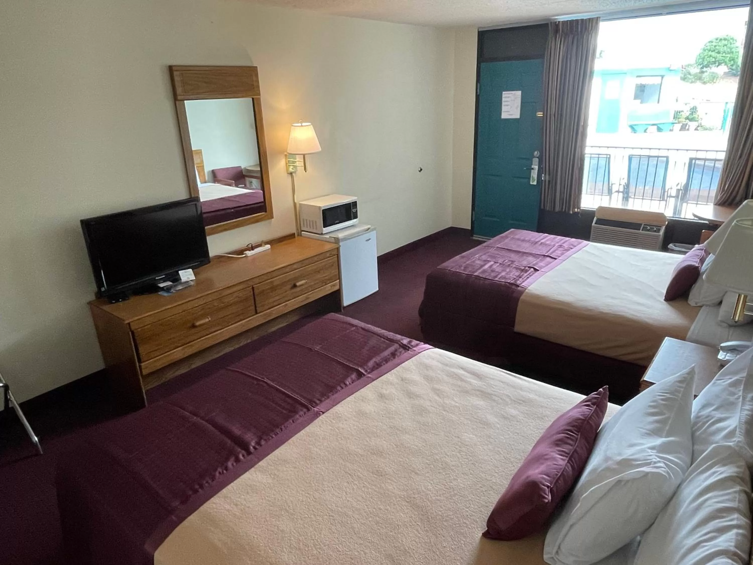 Bed in Ozark Valley Inn