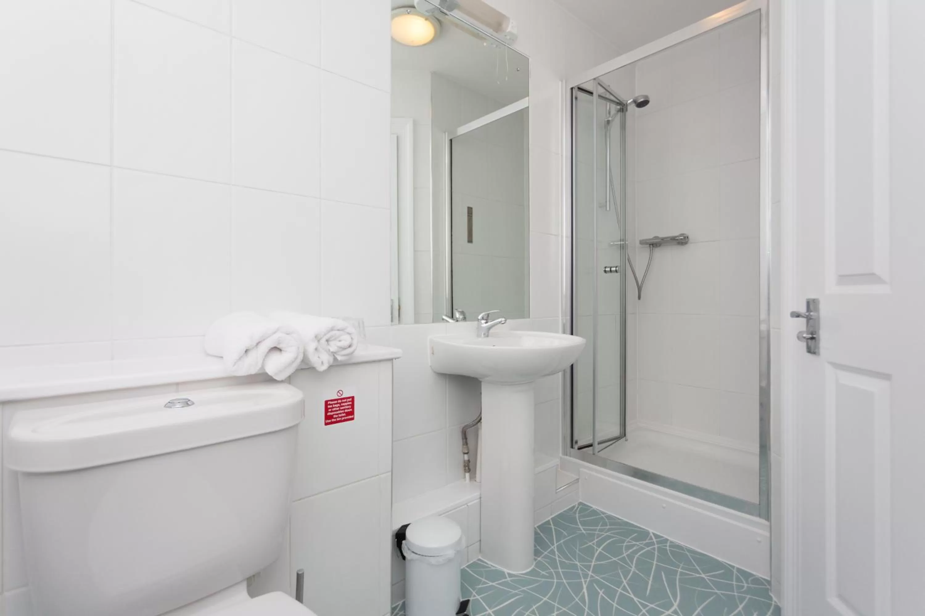 Bathroom in The Royal Hotel and Bar