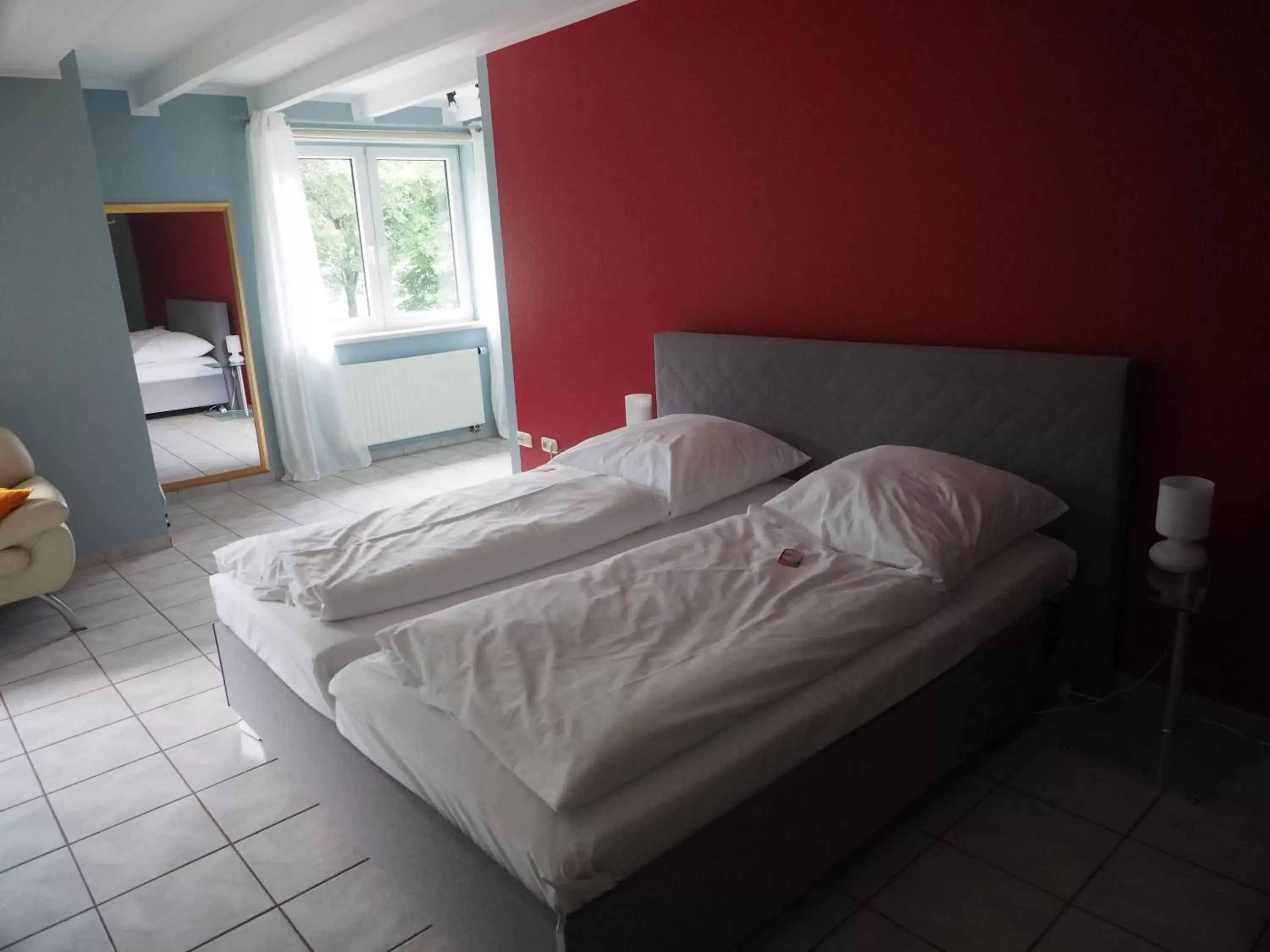 Photo of the whole room, Bed in Apart Hotel Sarstedter Hof