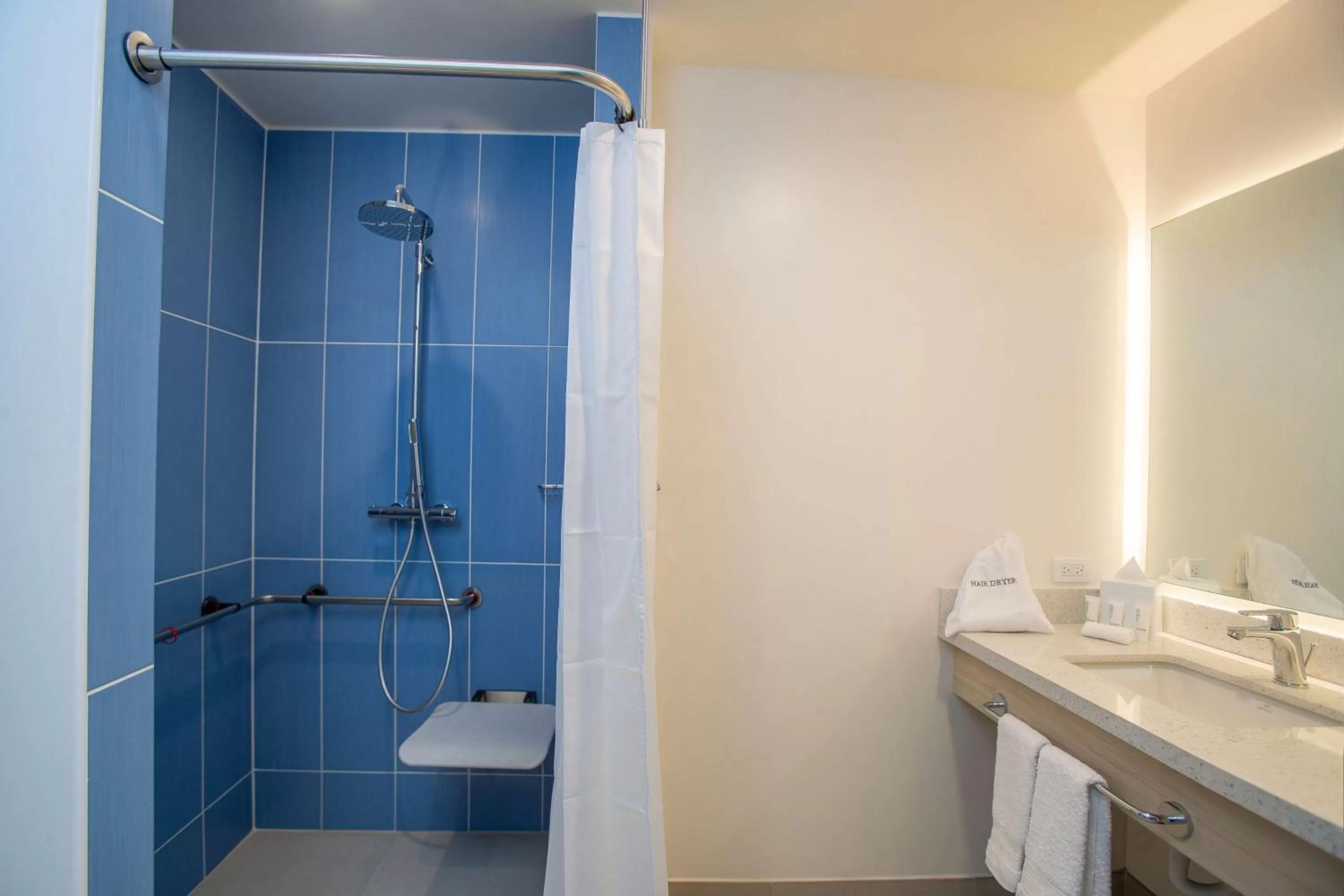 Bathroom in Hampton By Hilton Quito La Carolina Park