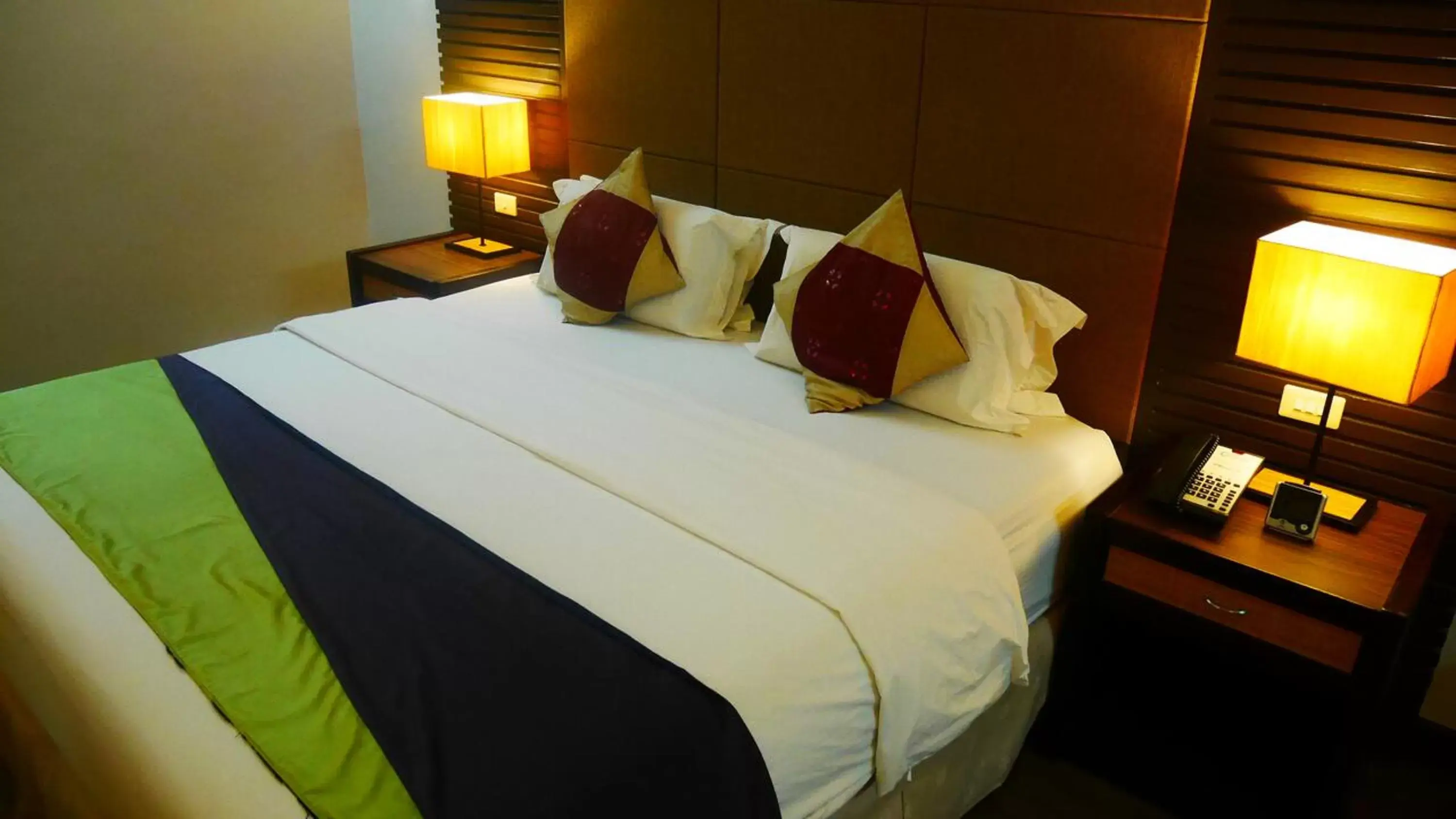 Bed in Circle Inn Hotel and Suites Bacolod