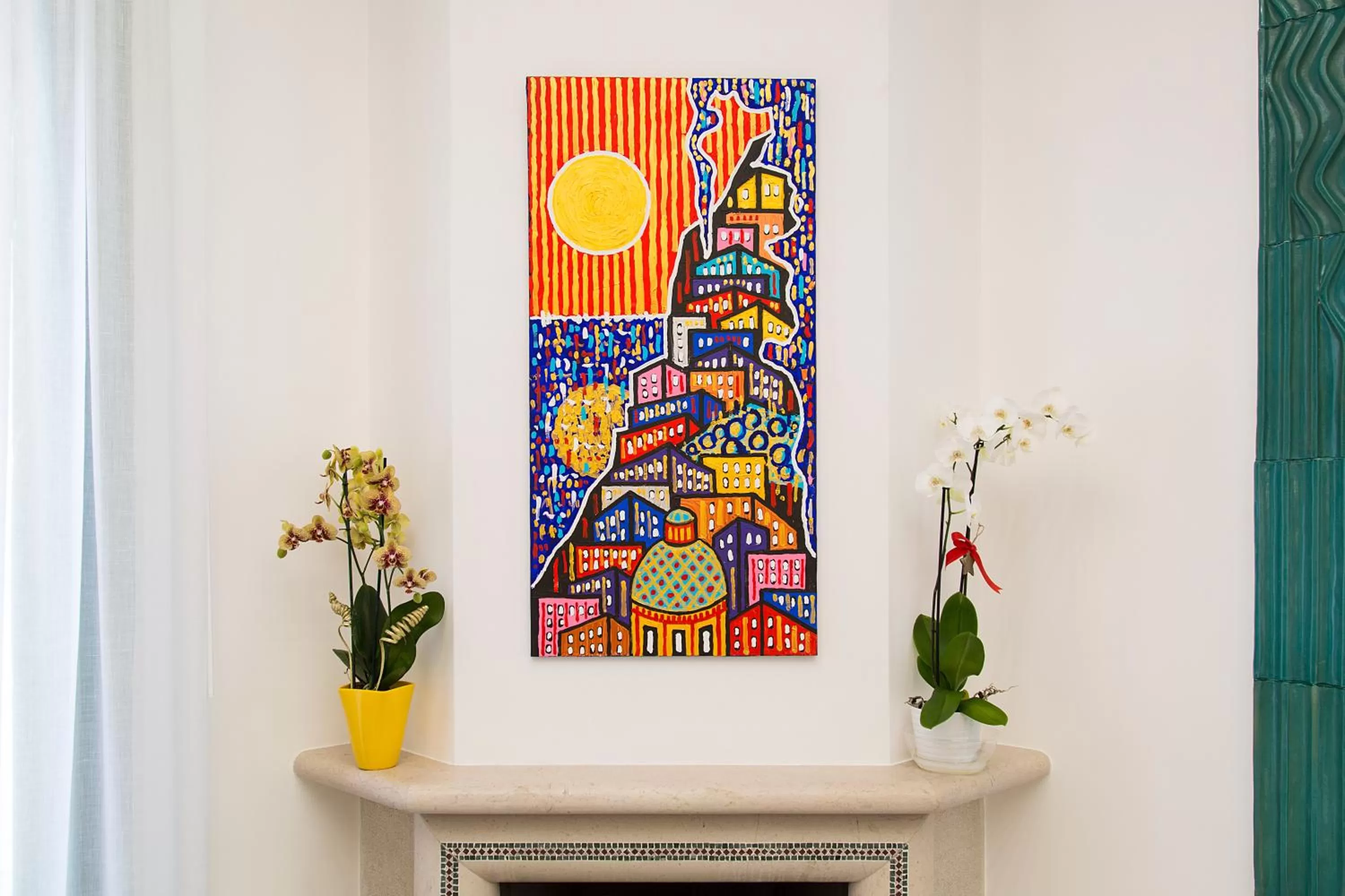 Communal lounge/ TV room in The Five Rooms Napoli