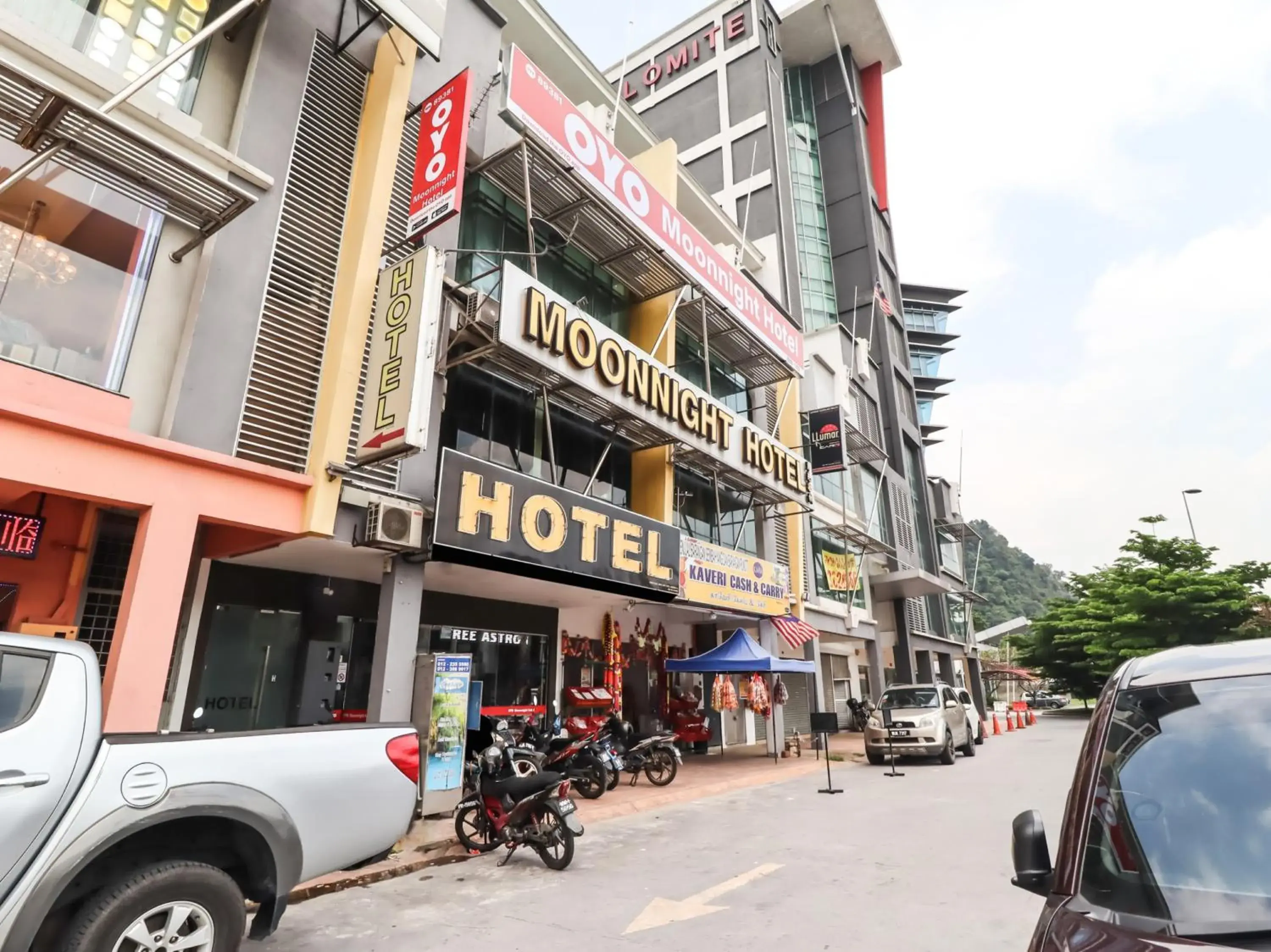 Facade/entrance, Property Building in OYO 89381 Moonnight Hotel