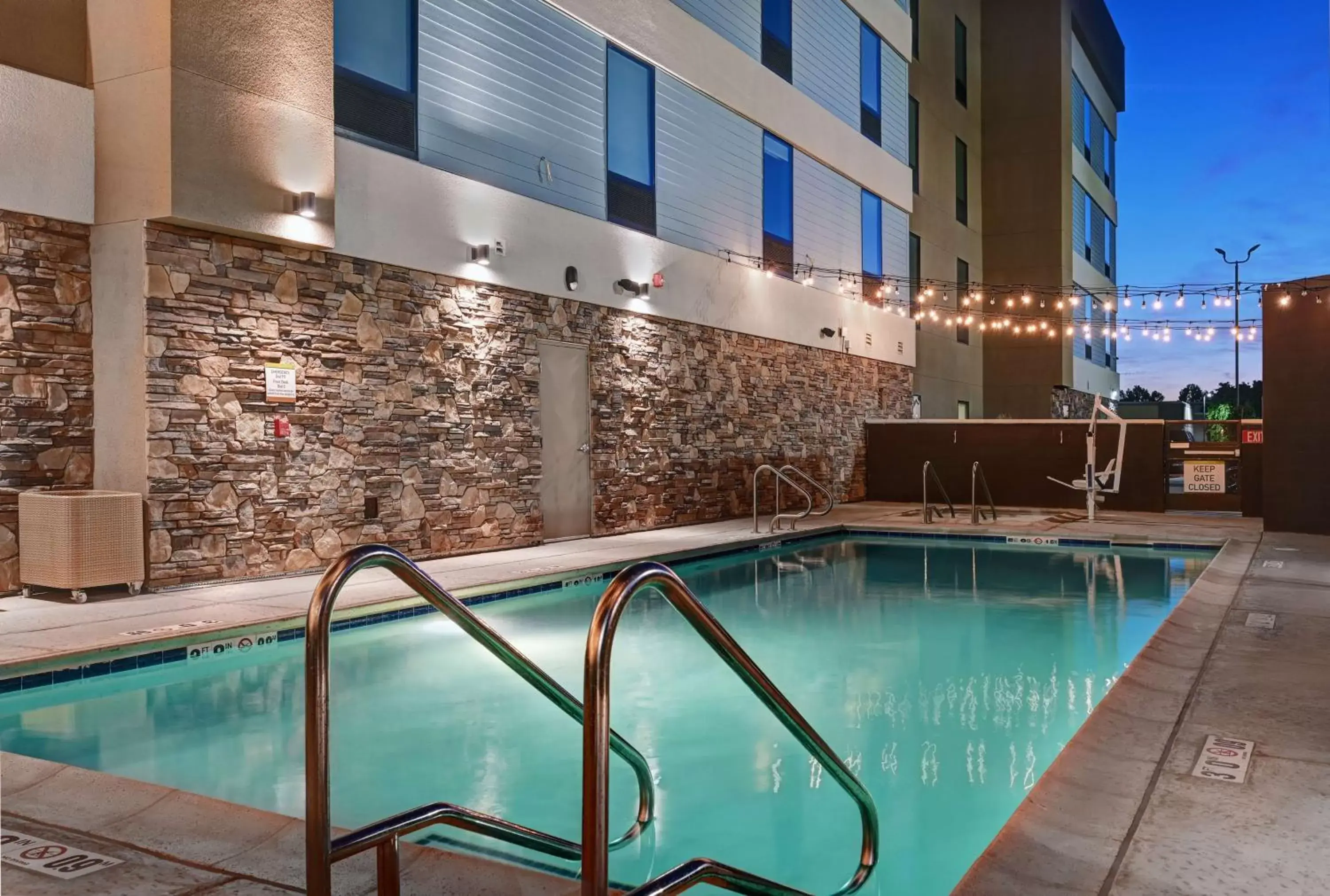 Property building, Swimming Pool in Home2 Suites By Hilton Tracy, Ca