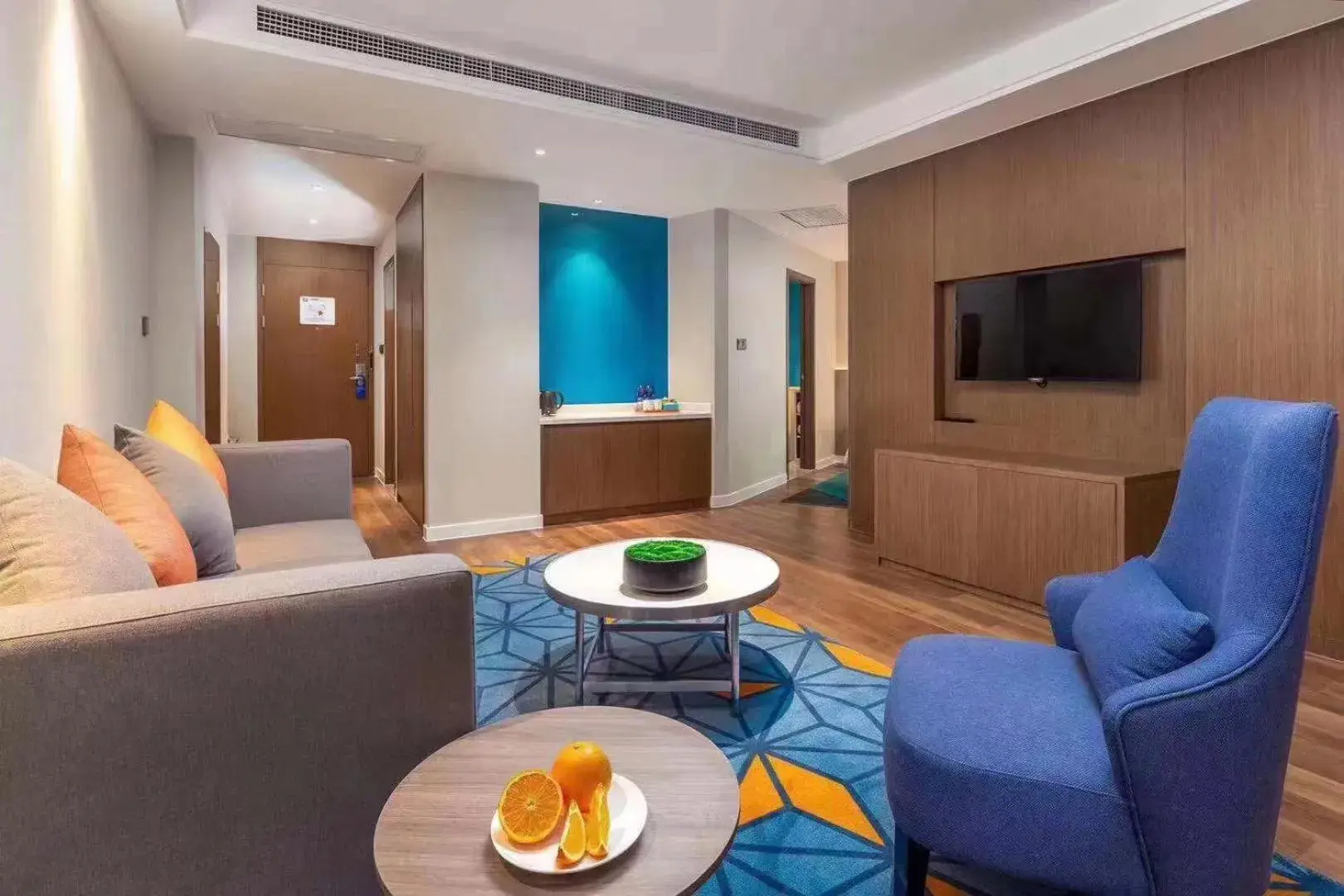 Living room, Seating Area in Holiday Inn Express - Wuhan Optical Valley, an IHG Hotel