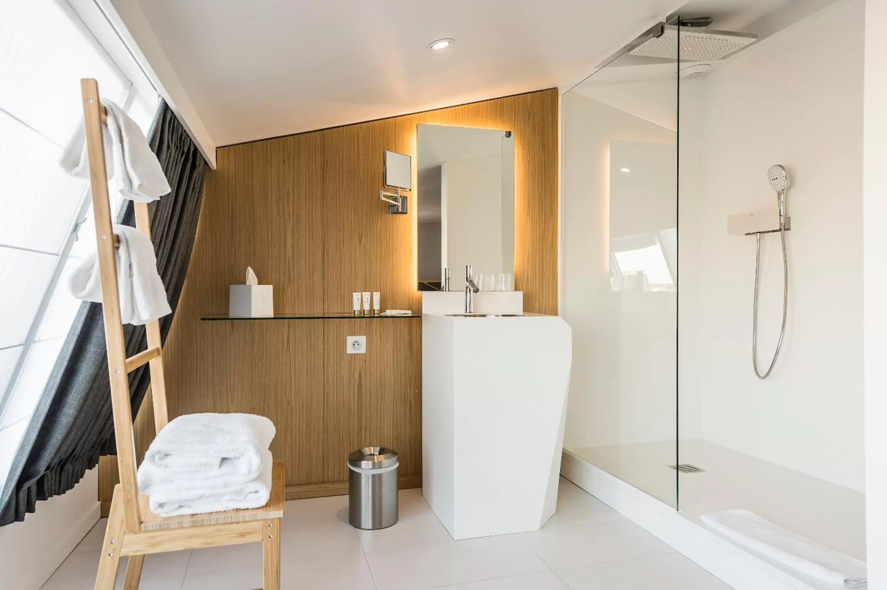 Shower, Bathroom in Seeko'o Hotel Bordeaux