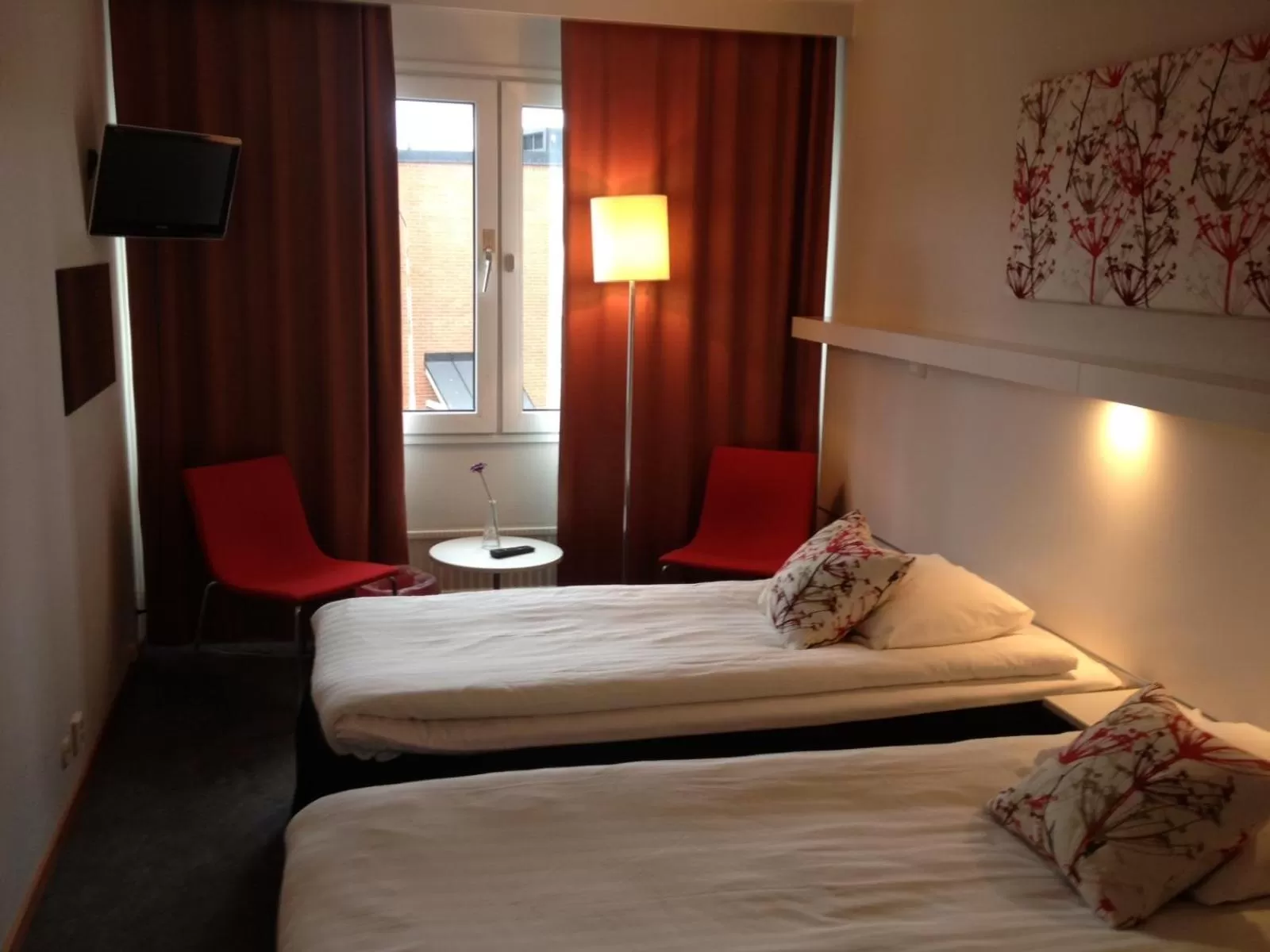 Photo of the whole room, Bed in Kumla Hotel