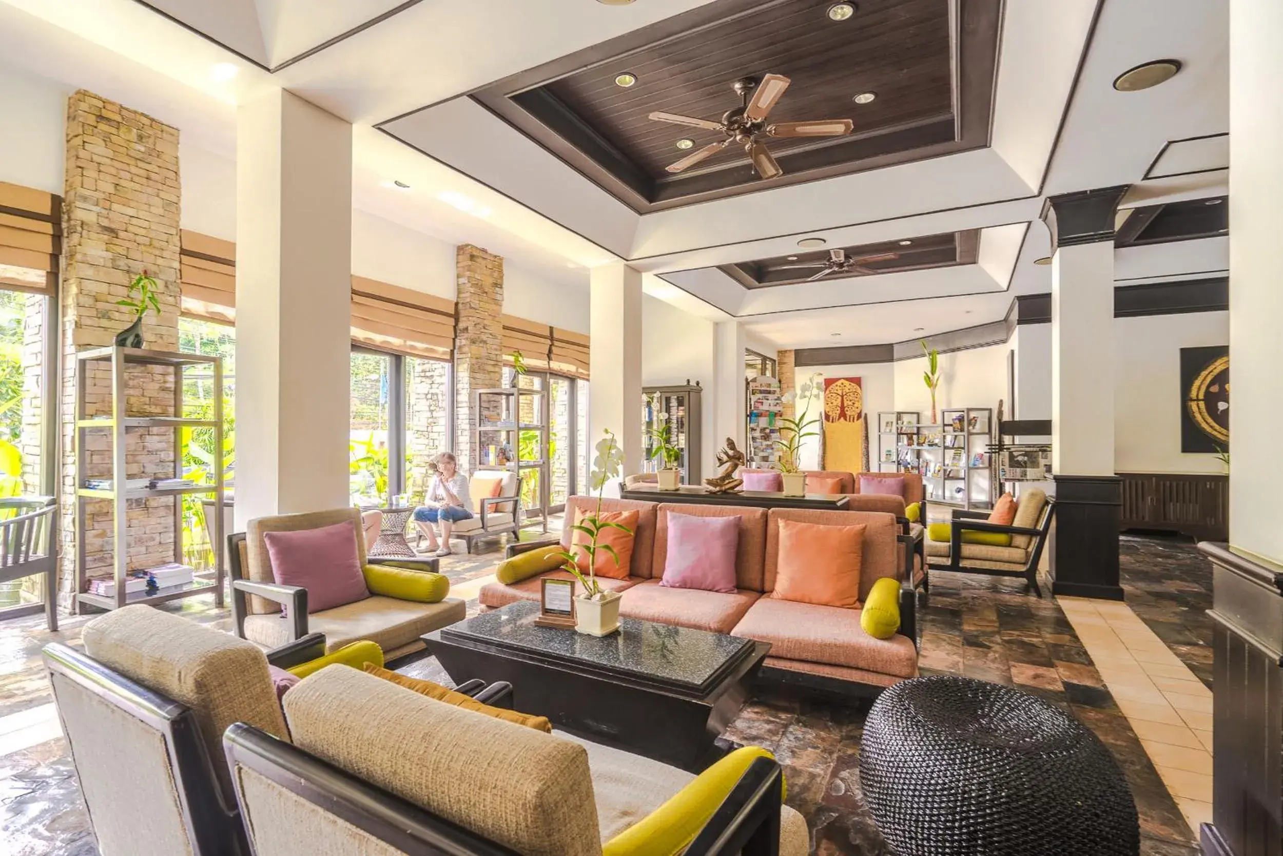 Lobby or reception, Lounge/Bar in Impiana Beach Front Resort Chaweng Noi, Koh Samui