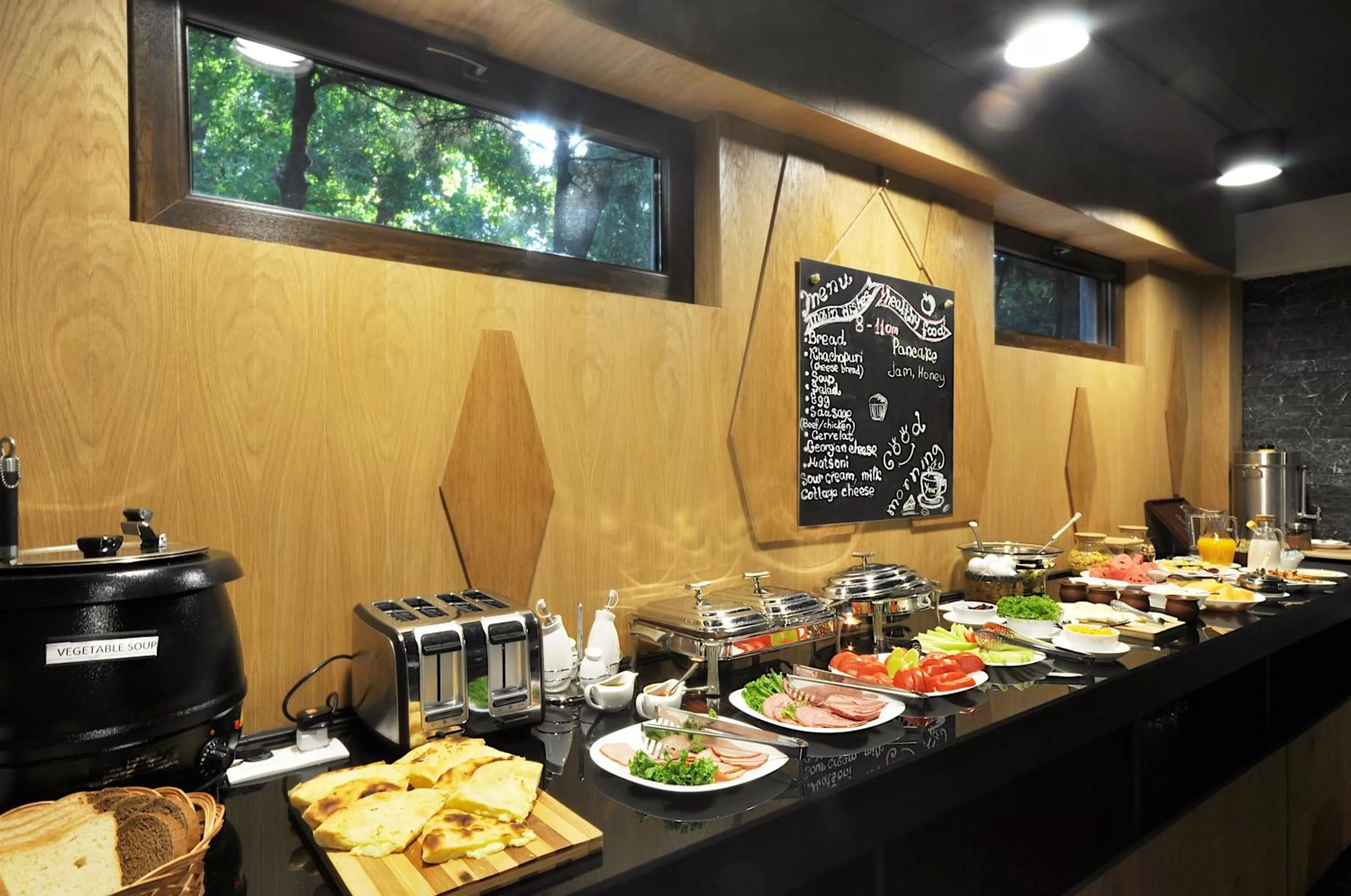 Food and drinks in Elle Boutique Hotel