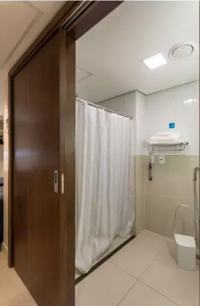 Shower, Bathroom in Hotel Manaíra