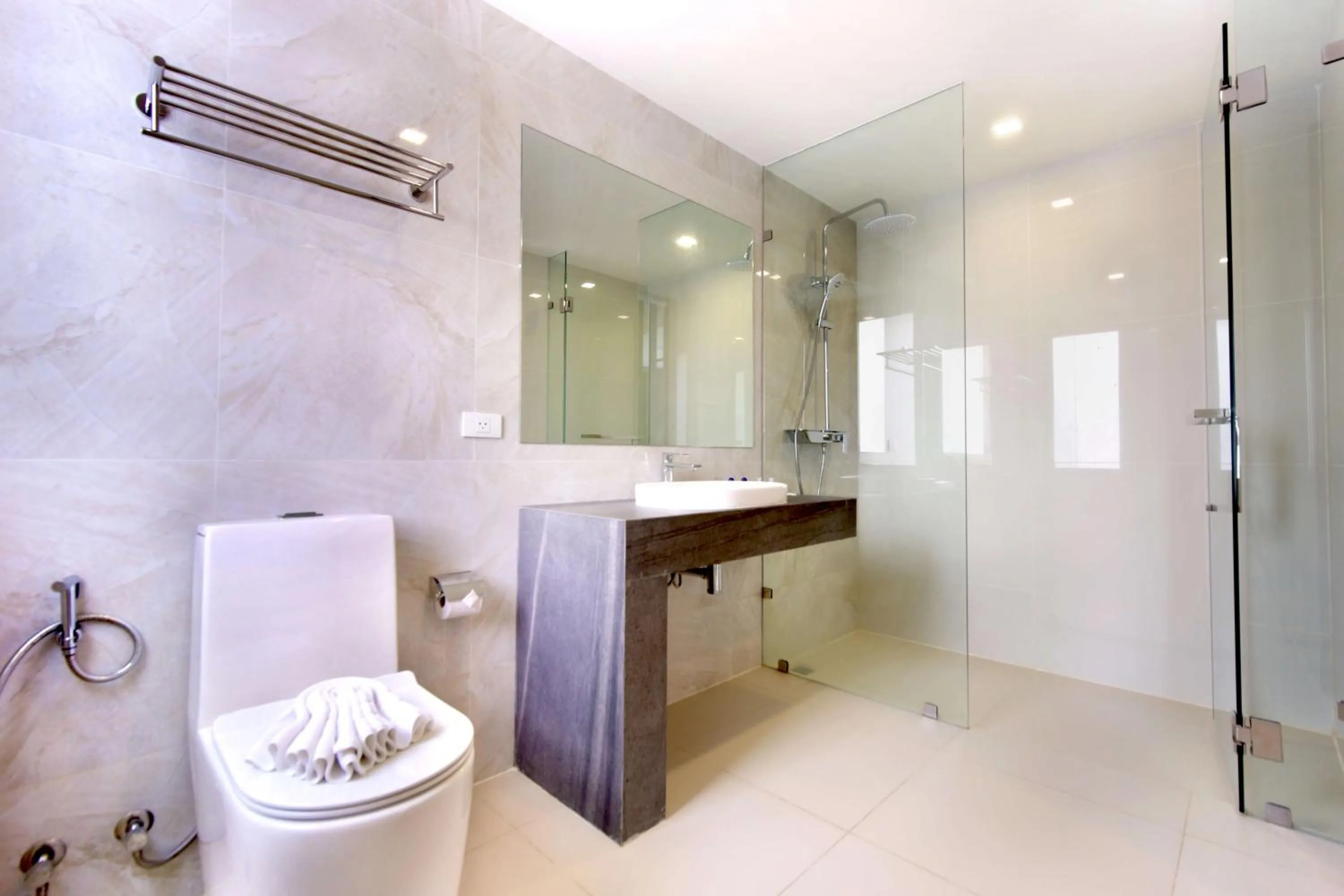 Toilet in Phoenix Hotel Karon Beach