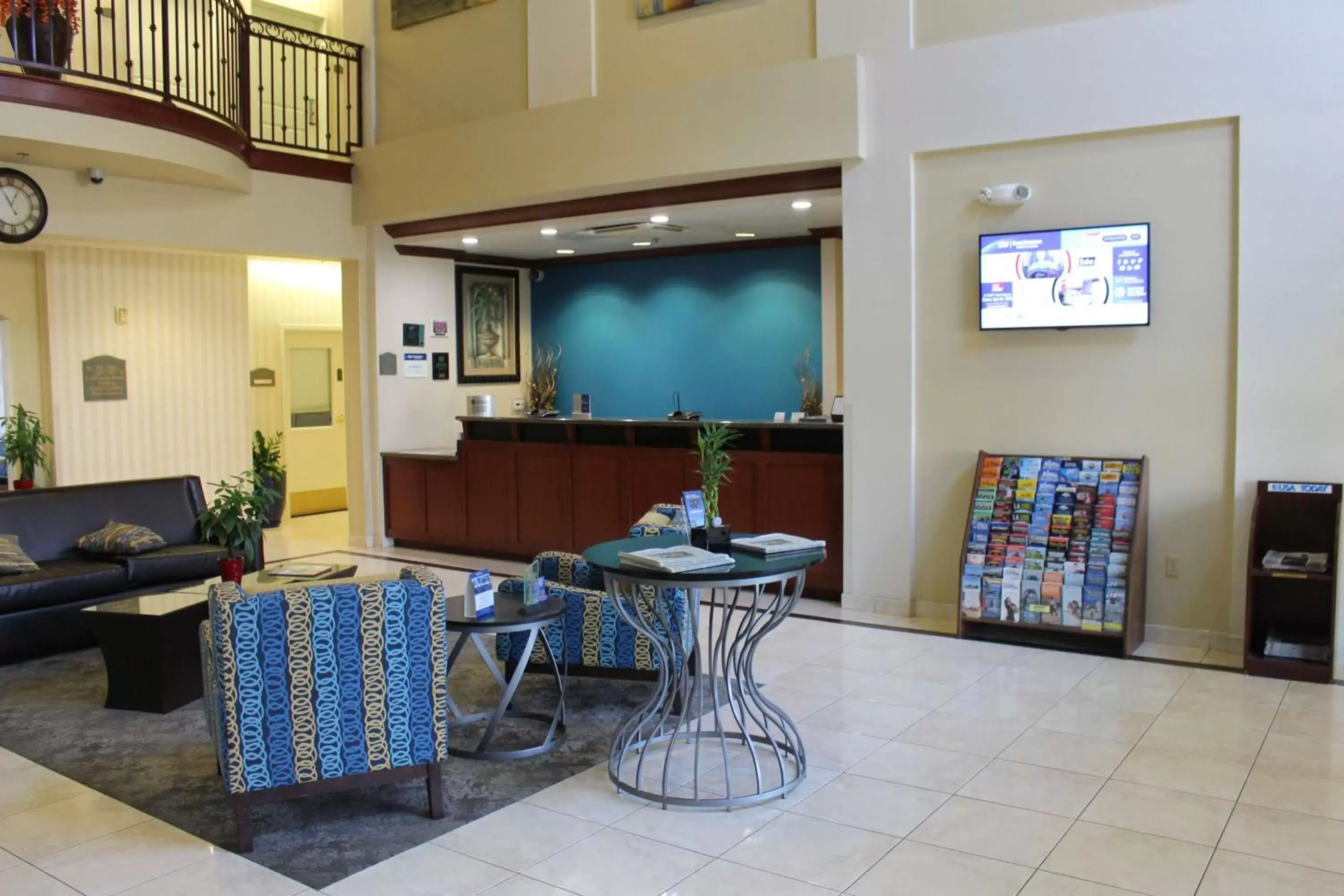 Lobby or reception in Best Western Plus Lake Elsinore Inn & Suites