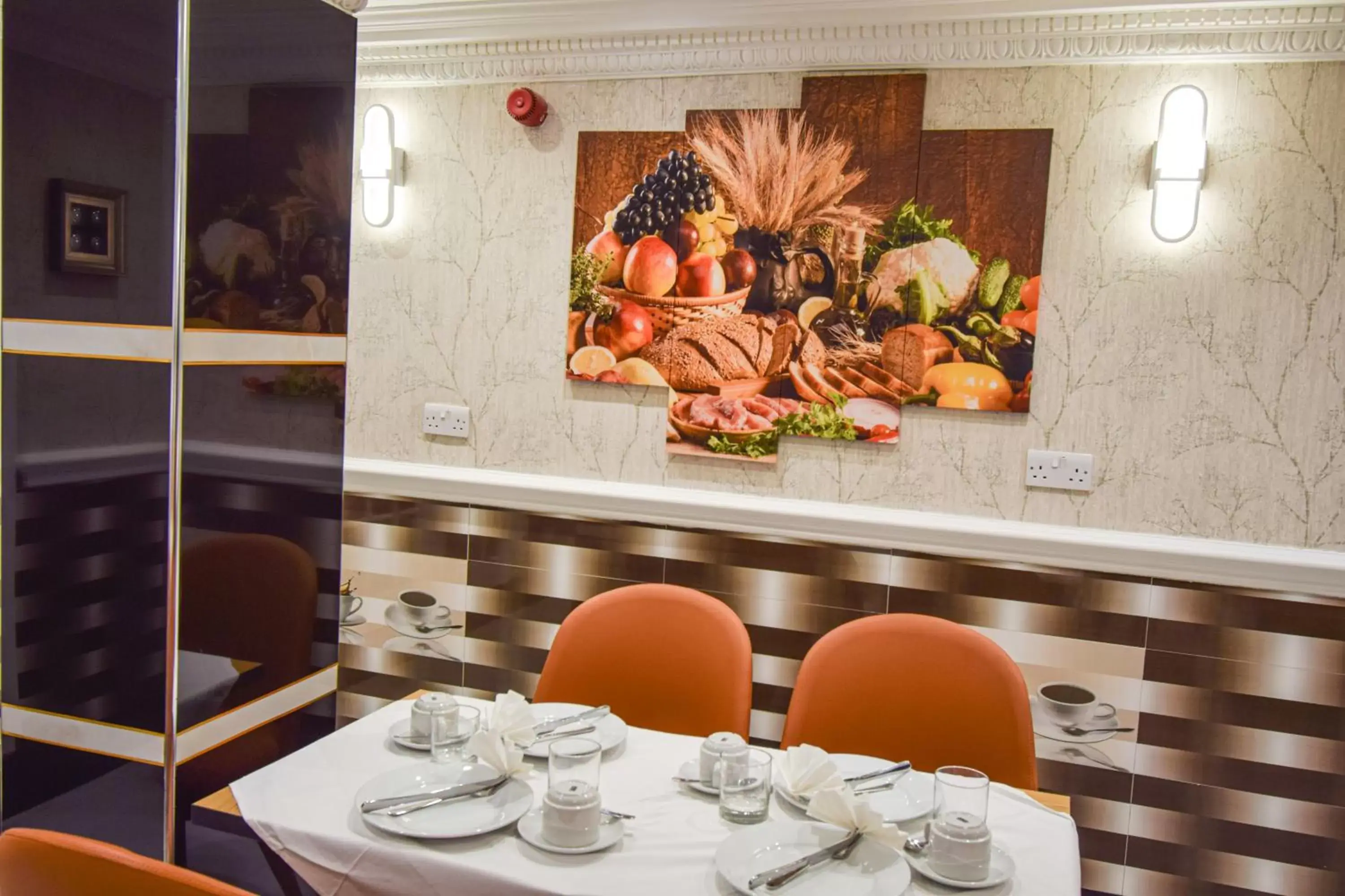 Restaurant/Places to Eat in Pembridge Palace Hotel