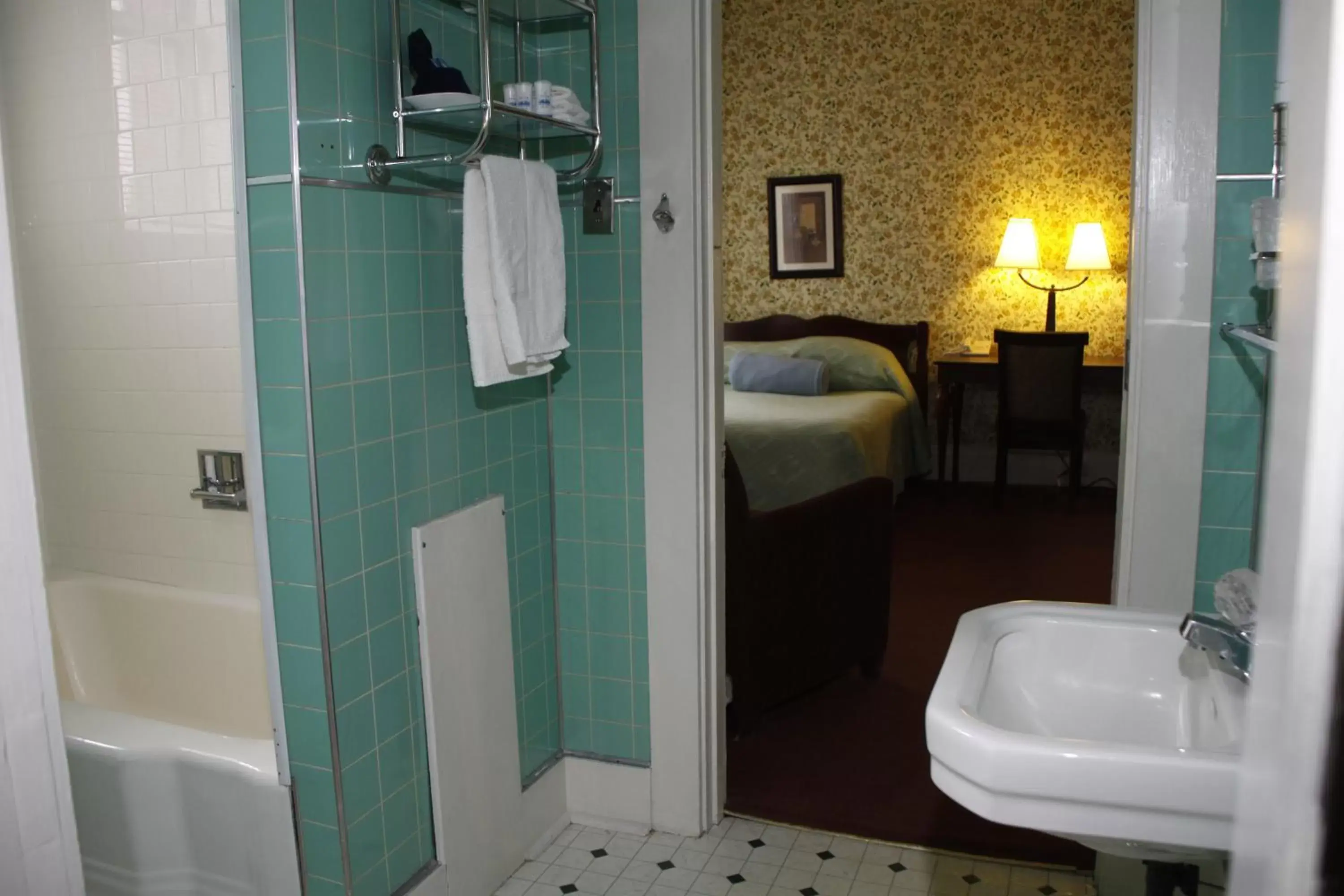 Standard Queen Room in Hotel Coolidge
