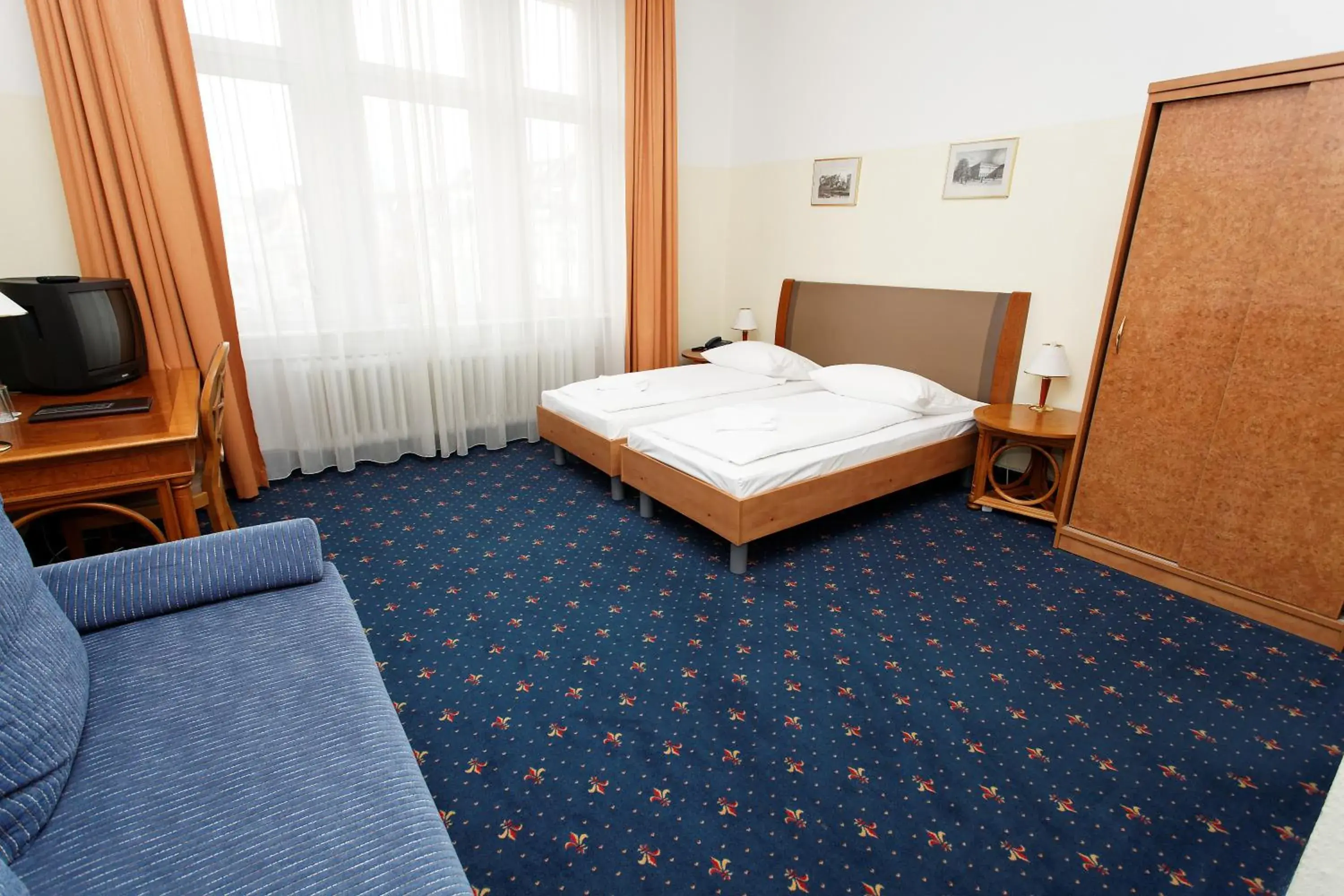 Day, Bed in Hotel Europa City