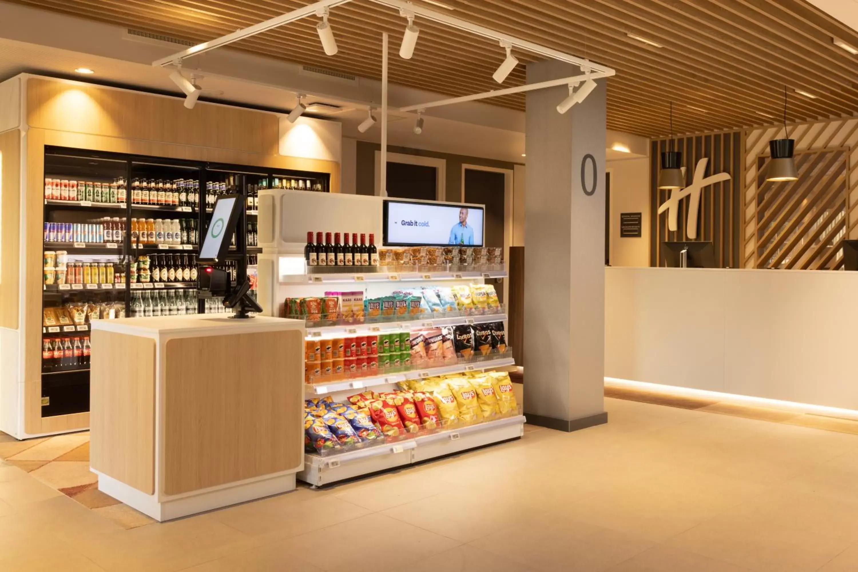 On-site shops, Supermarket/Shops in Holiday Inn - Eindhoven Airport, an IHG Hotel