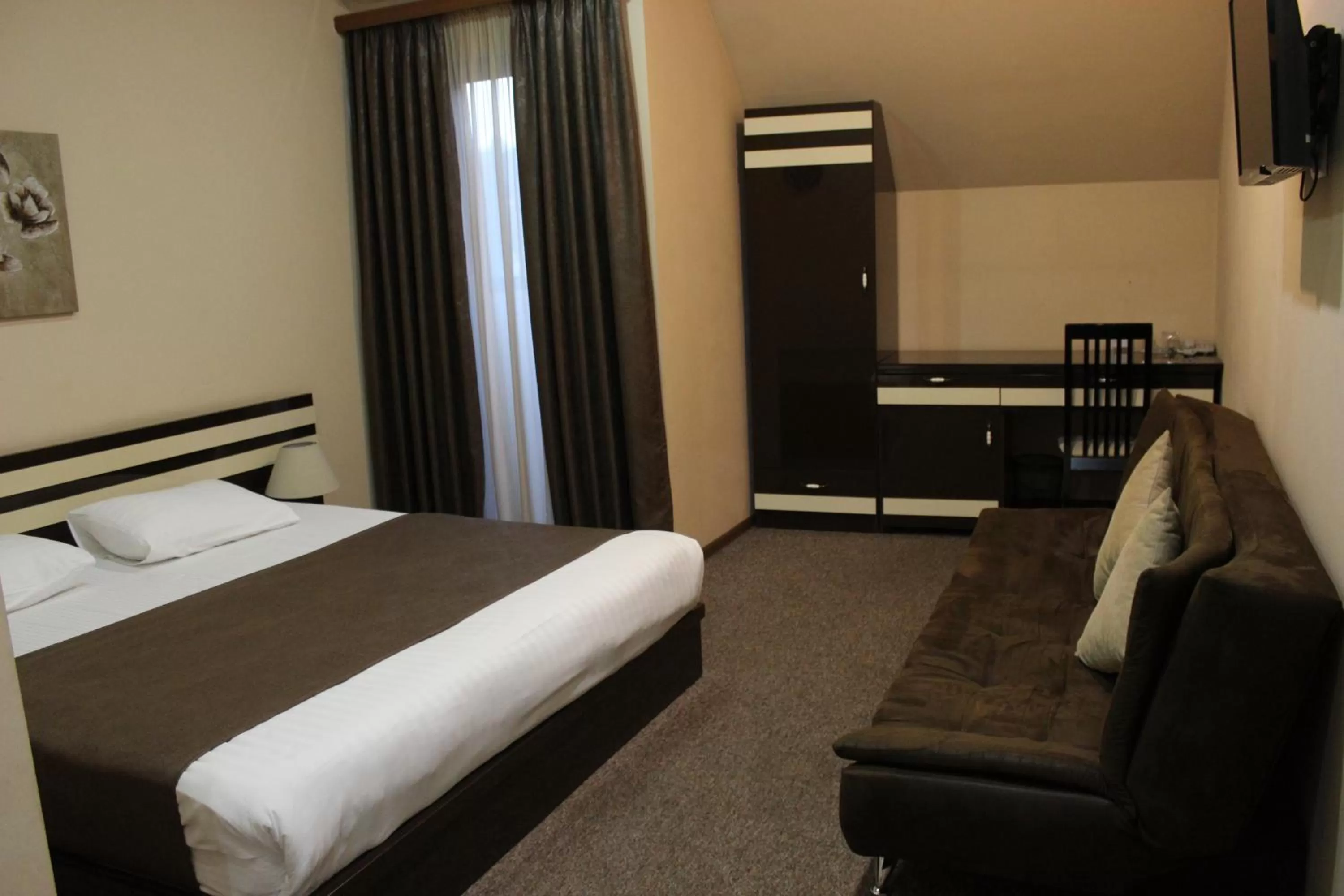 Photo of the whole room, Bed in Hotel Diplomat