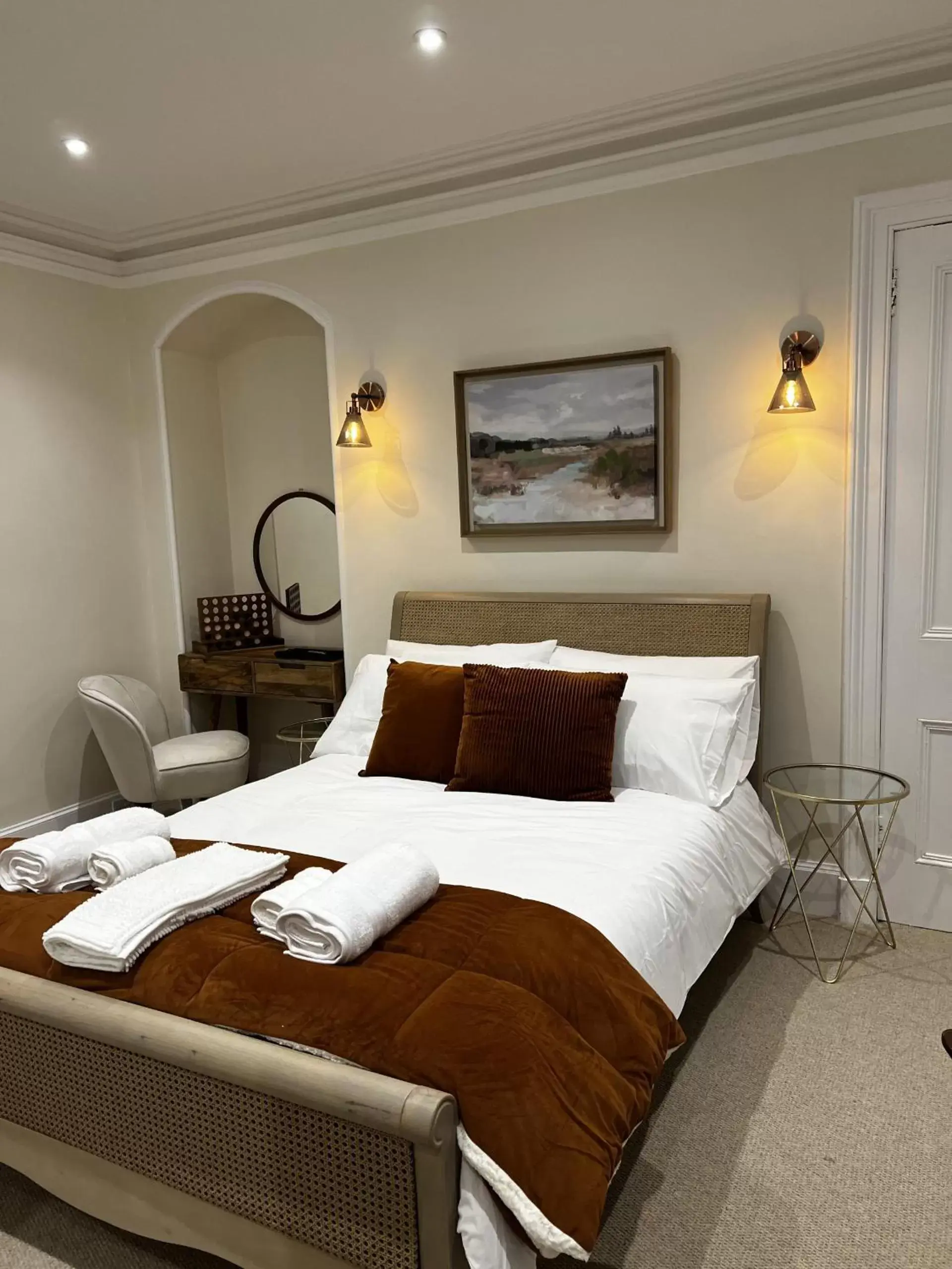 Deluxe Double Room with Shower in St Duthus Villa Guesthouse Deluxe Double Room with Shower in St Duthus Villa Guesthouse