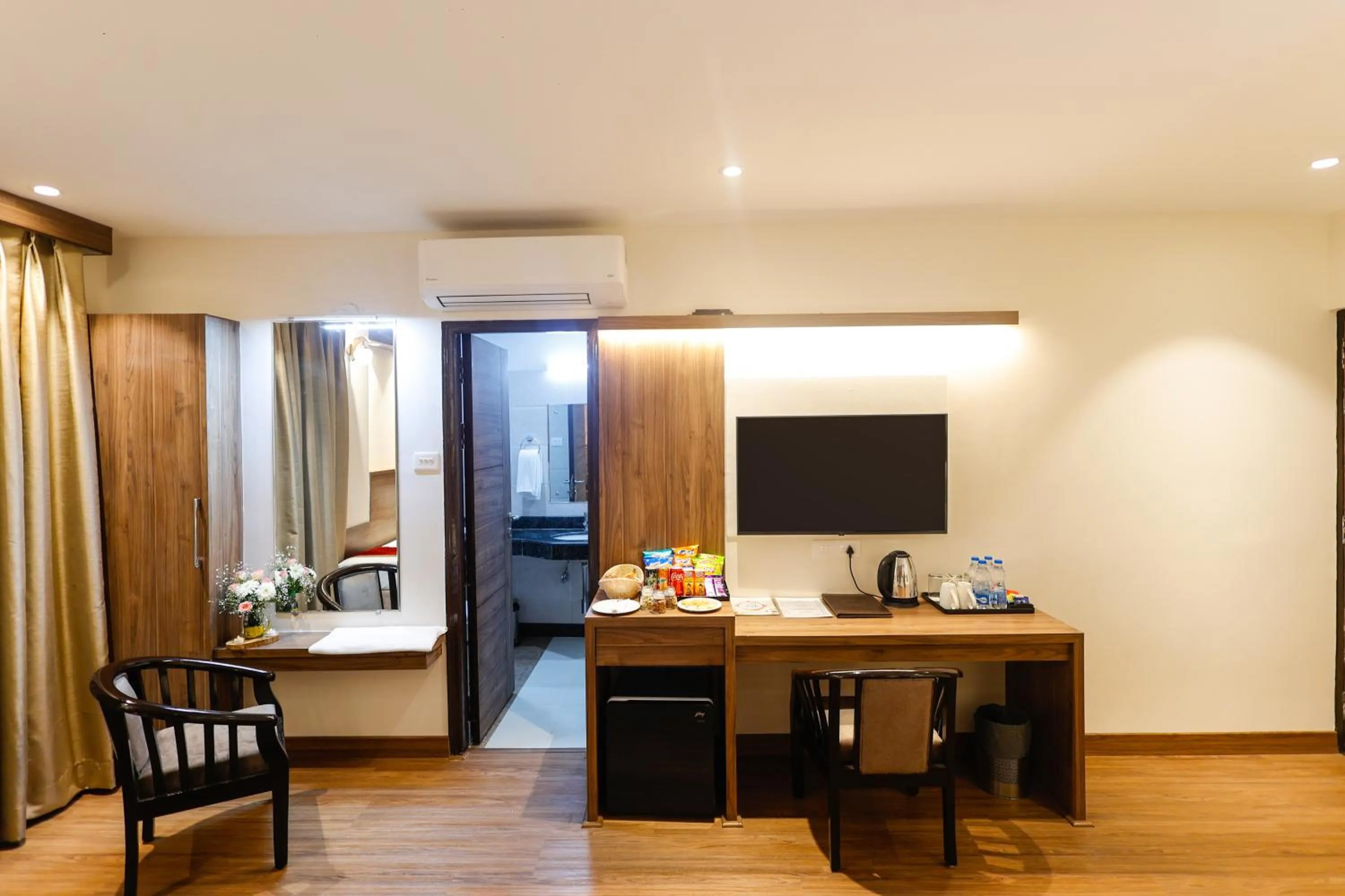 TV and multimedia in Hotel Dolphin International