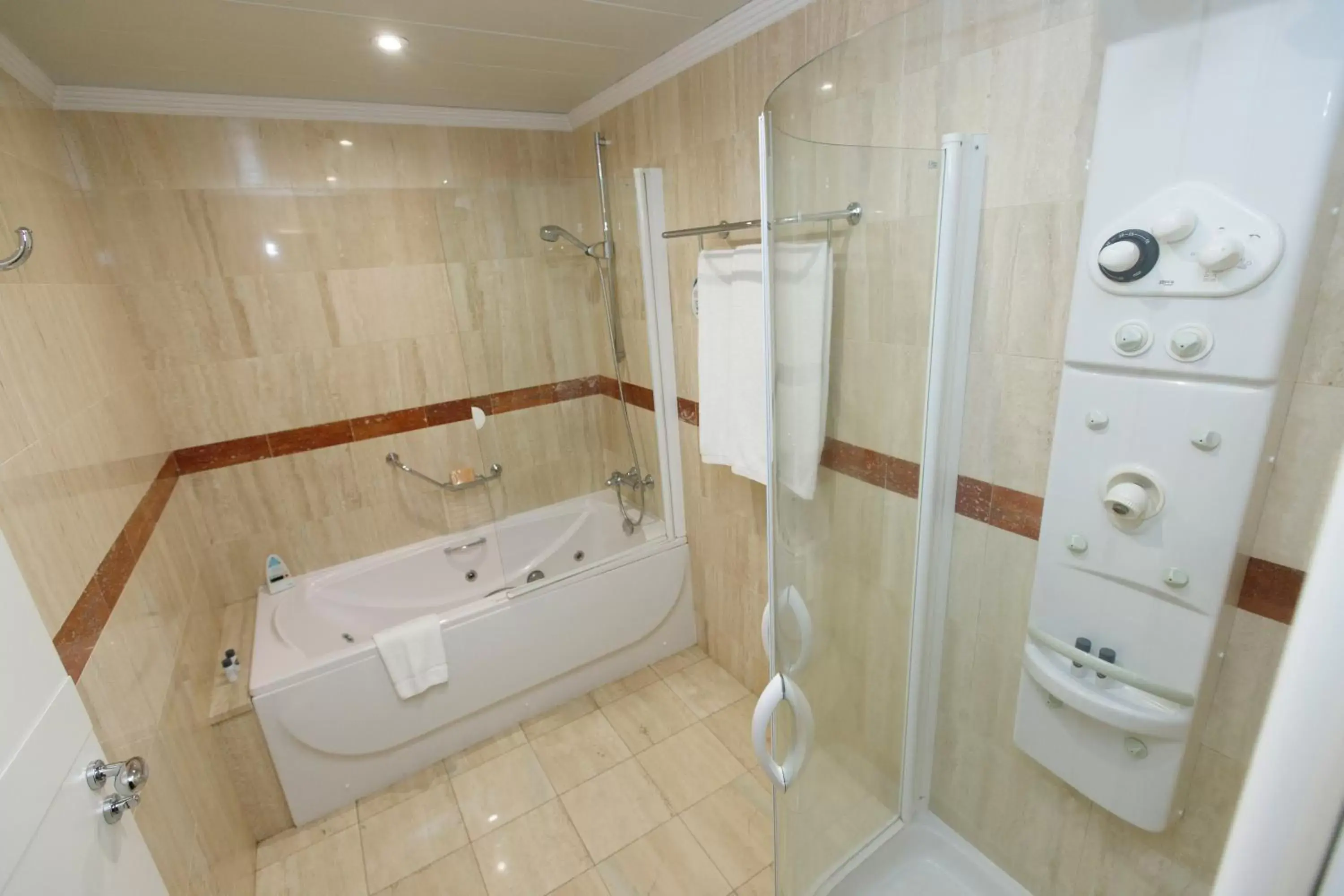 Bathroom in Oca Puerta del Camino Hotel