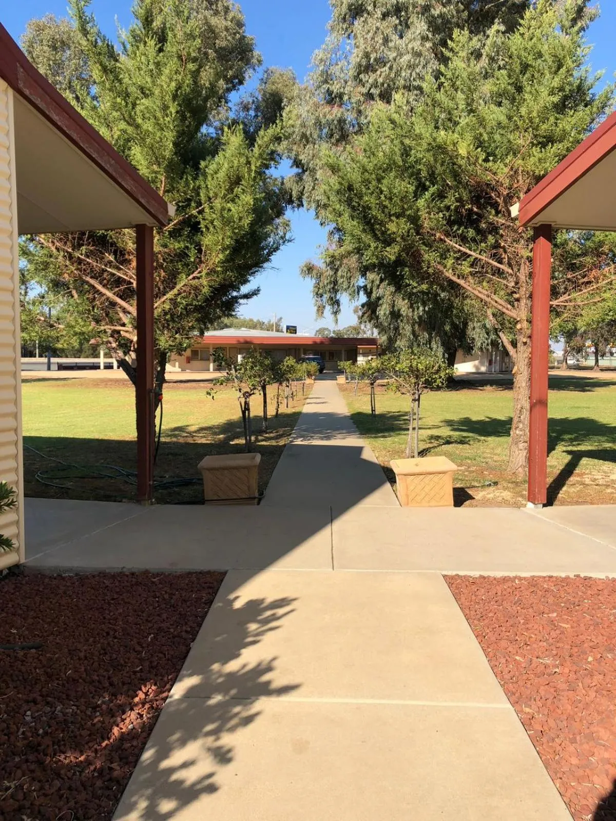 Outback Quarters Motel Hay and Restaurant
