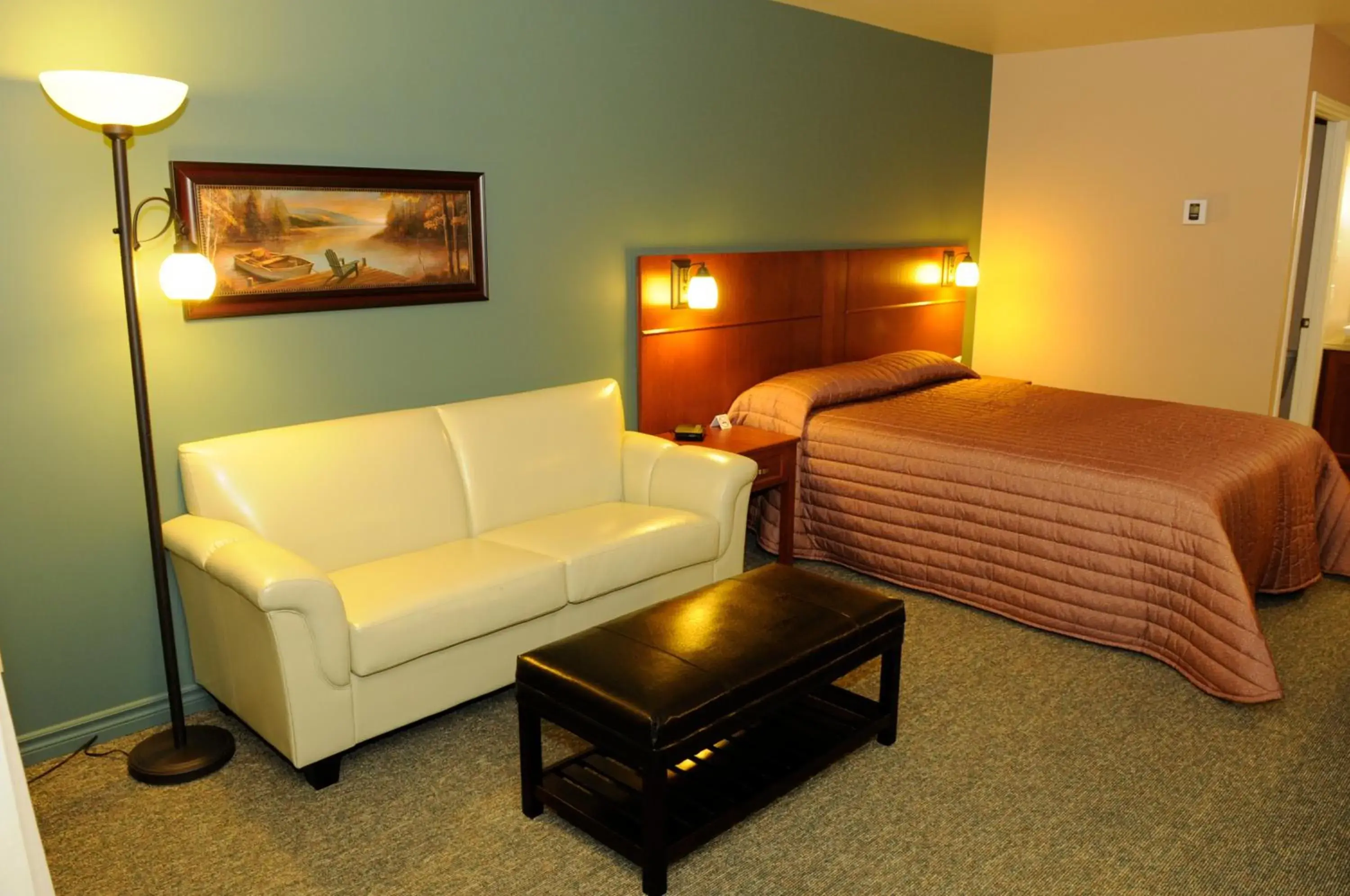 Bed in Hotel-Motel Drummond